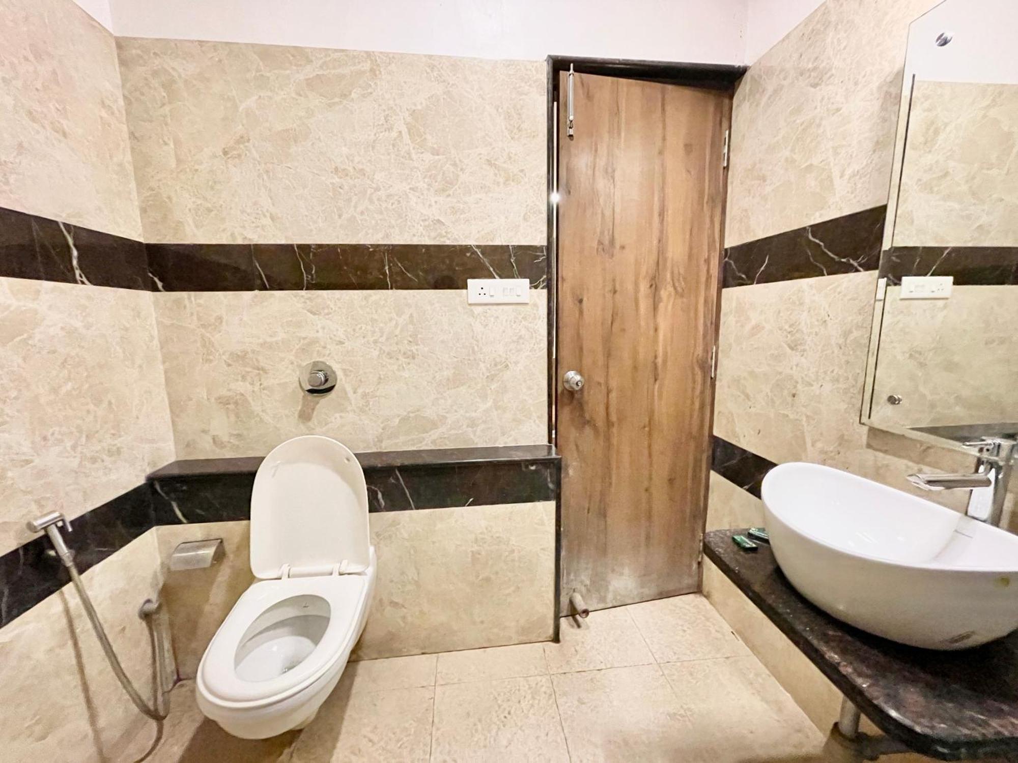Rudraksh ! !fully-air-conditioned At Prime Location With Parking Availability, Near Kashi Vishwanath Temple, And Ganga Ghat 2 Hotel Varanasi