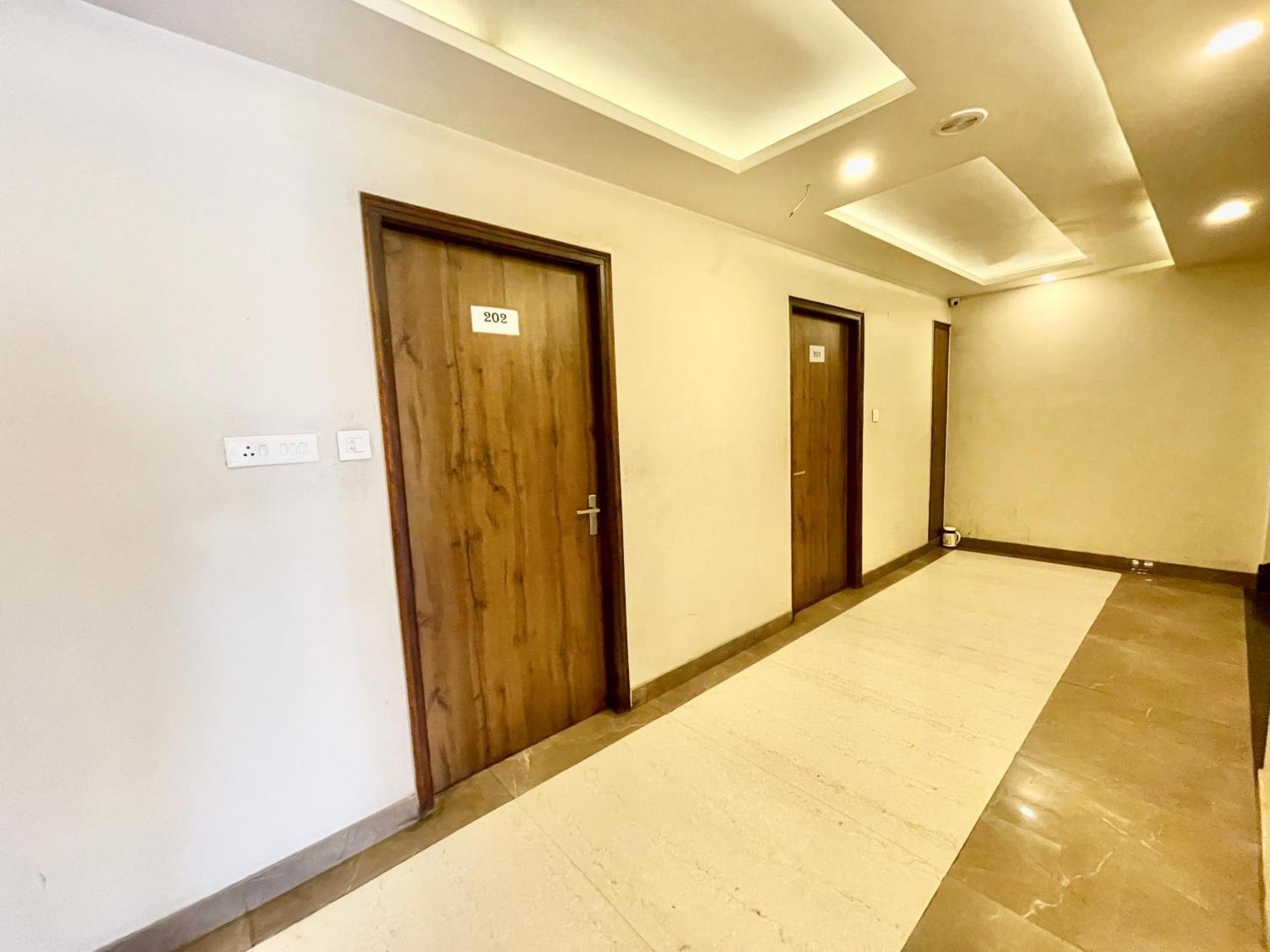 Rudraksh ! !fully-air-conditioned At Prime Location With Parking Availability, Near Kashi Vishwanath Temple, And Ganga Ghat 2 Varanasi