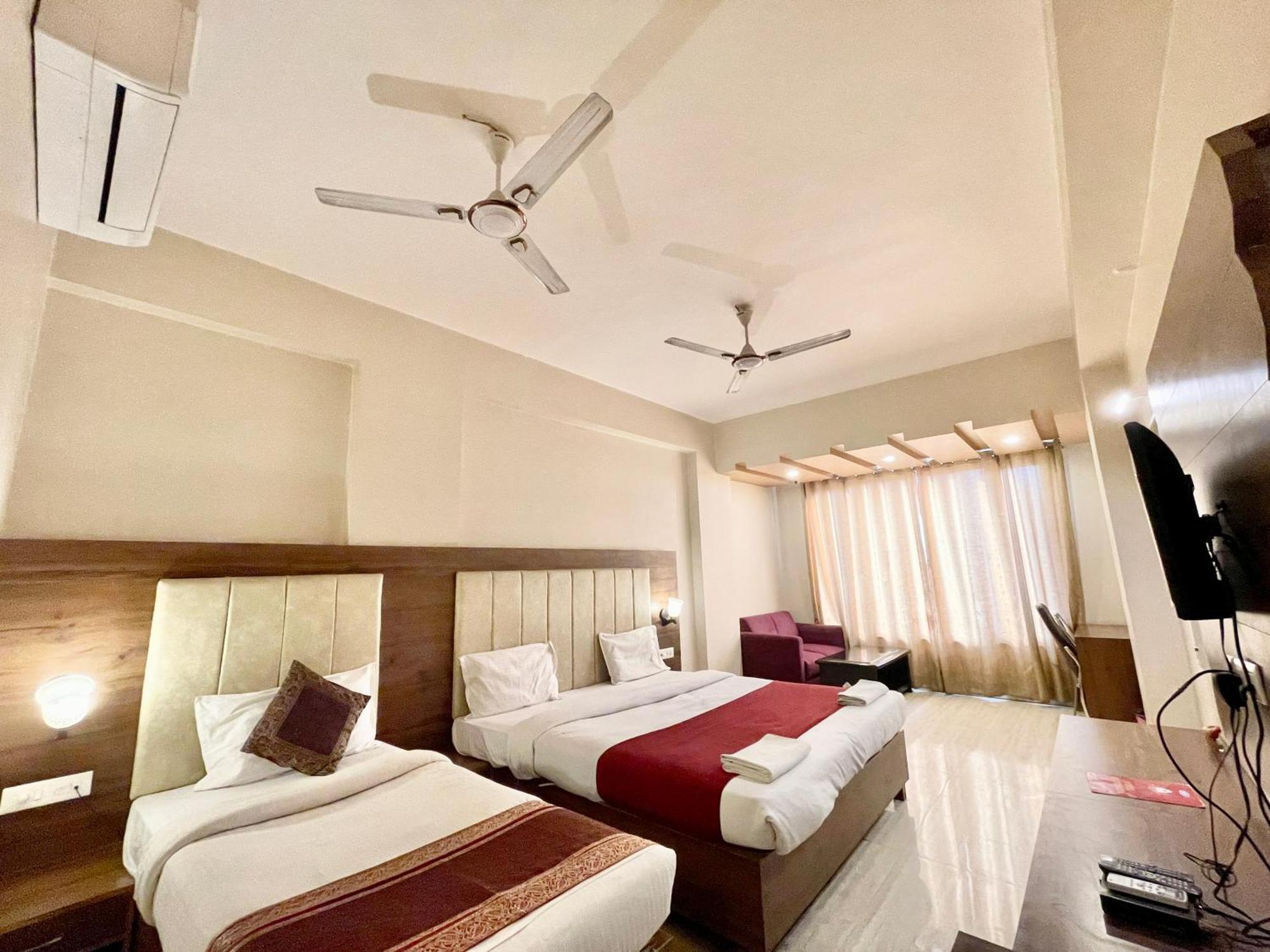 Rudraksh ! !fully-air-conditioned At Prime Location With Parking Availability, Near Kashi Vishwanath Temple, And Ganga Ghat 2 Varanasi