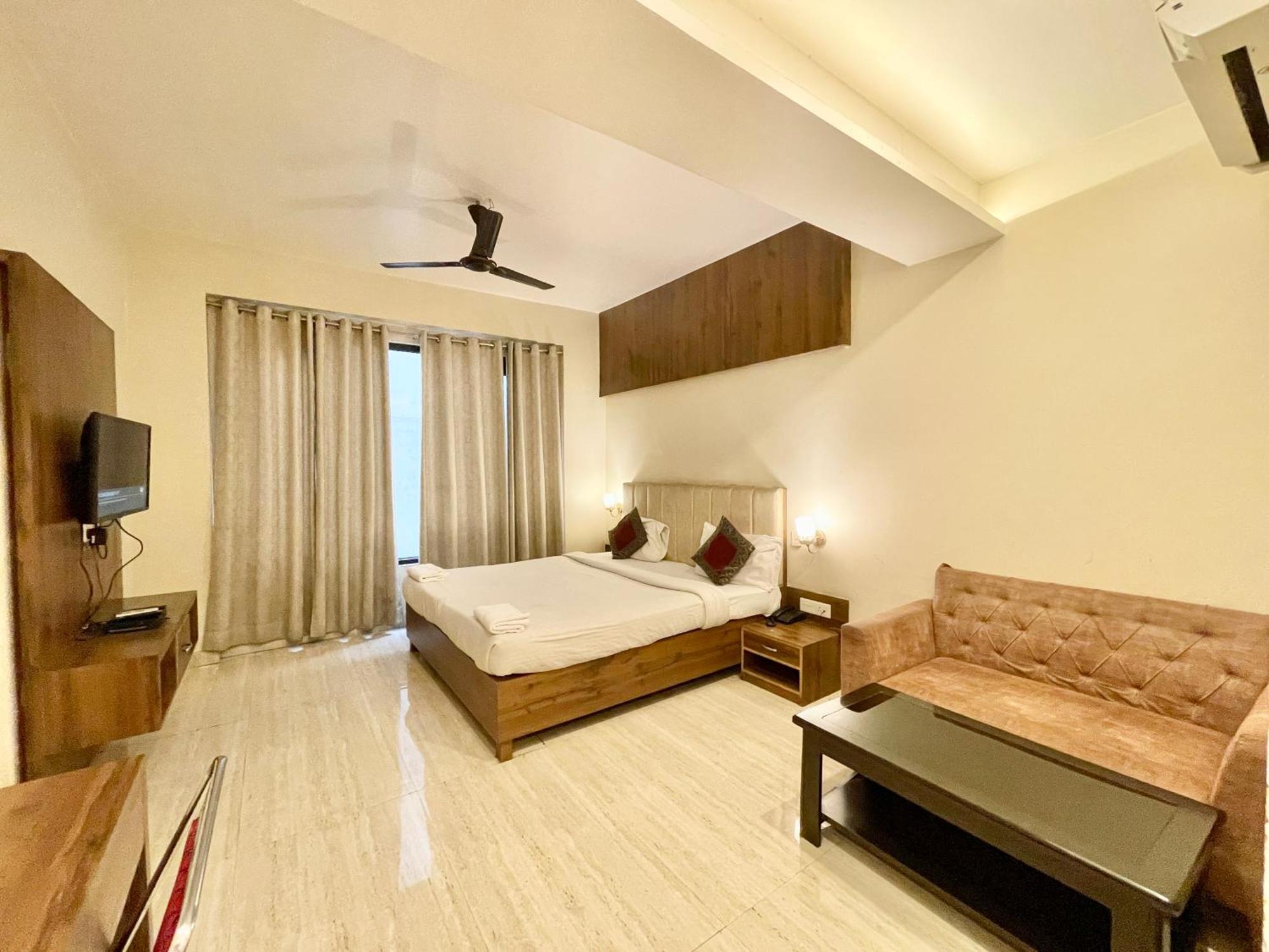 Rudraksh ! !fully-air-conditioned At Prime Location With Parking Availability, Near Kashi Vishwanath Temple, And Ganga Ghat 2