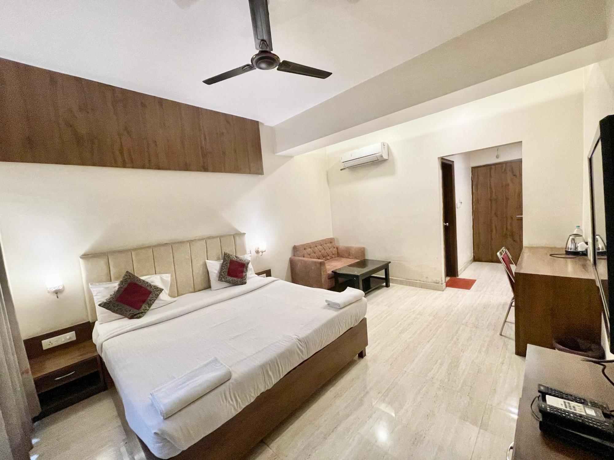 Rudraksh ! !fully-air-conditioned At Prime Location With Parking Availability, Near Kashi Vishwanath Temple, And Ganga Ghat 2 Hotel Varanasi