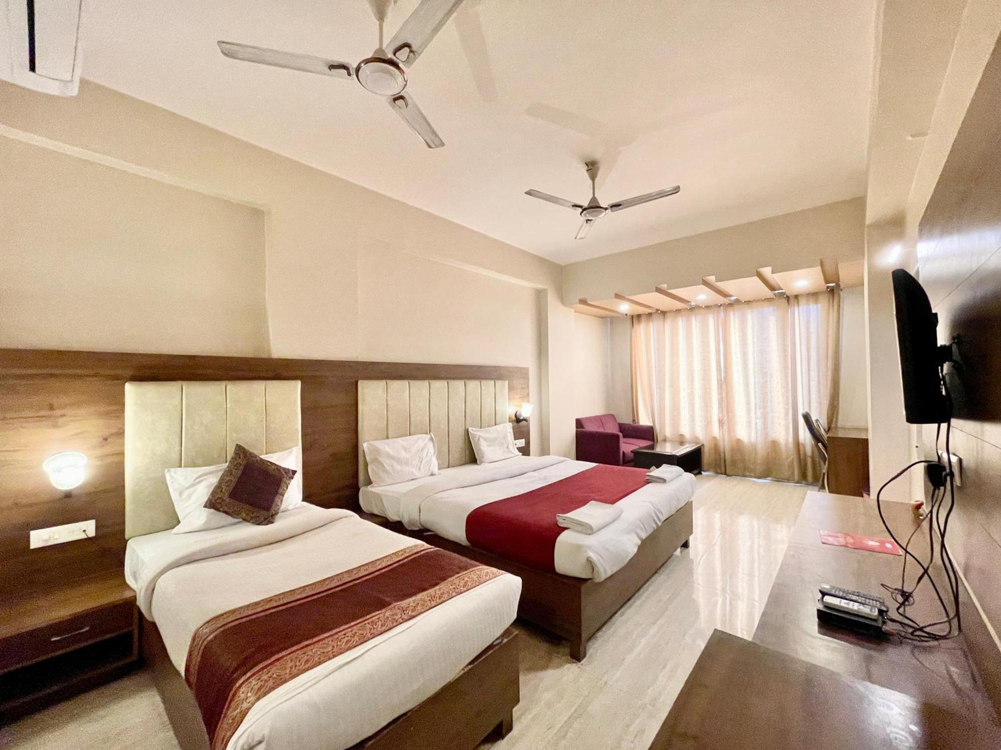 Rudraksh ! !fully-air-conditioned At Prime Location With Parking Availability, Near Kashi Vishwanath Temple, And Ganga Ghat 2 Varanasi