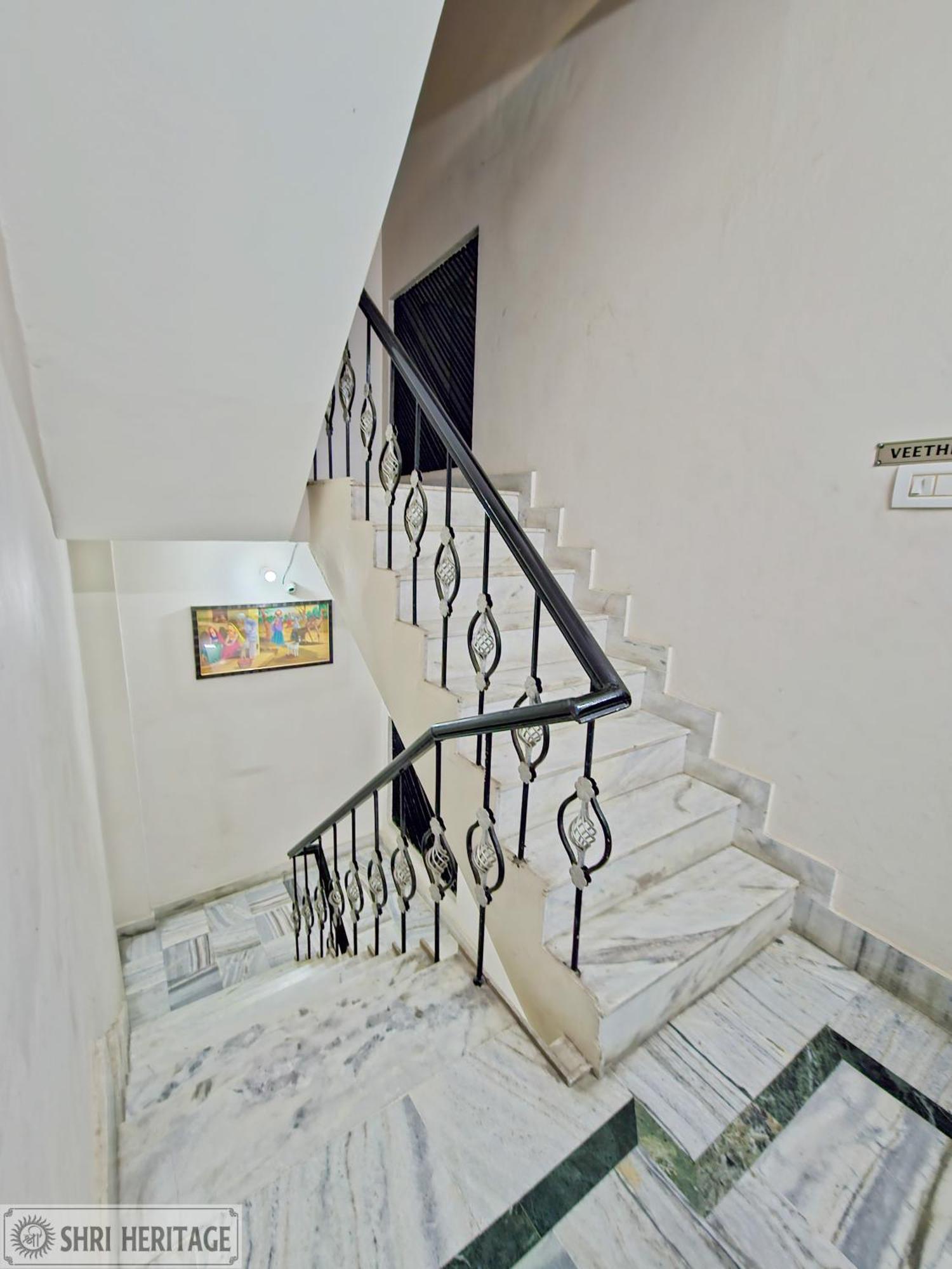Shri Heritage - Entire Cozy Floor II At Assi, Varanasi *