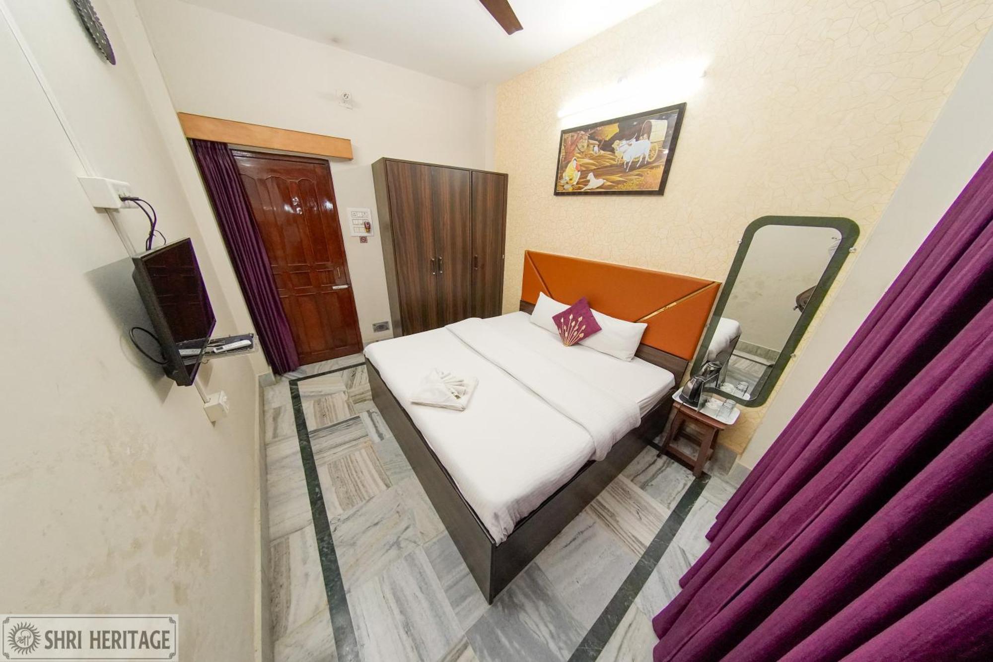 Shri Heritage - Entire Cozy Floor II At Assi, Varanasi Apartment *