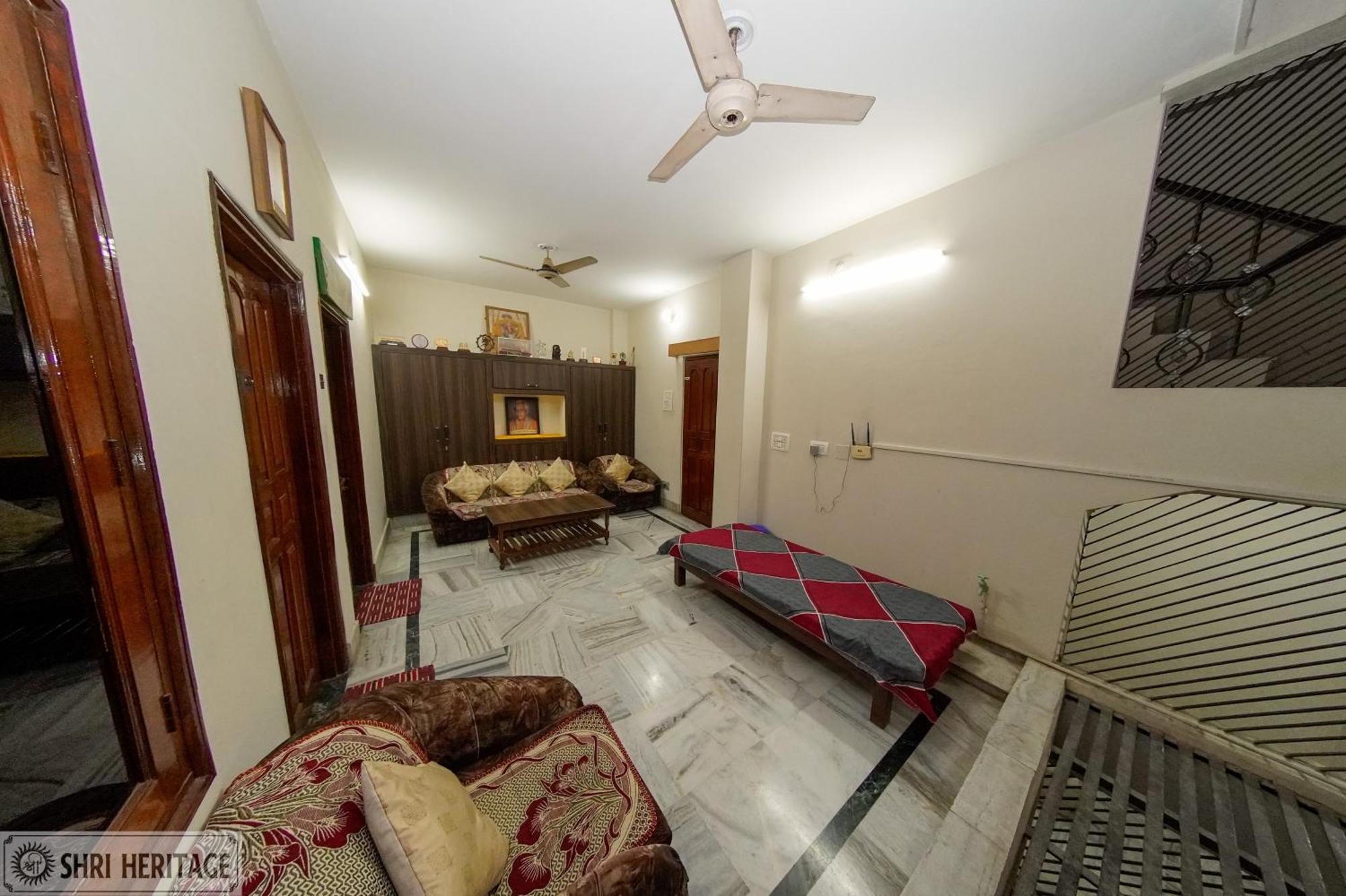Shri Heritage - Entire Cozy Floor II At Assi, Varanasi Apartment