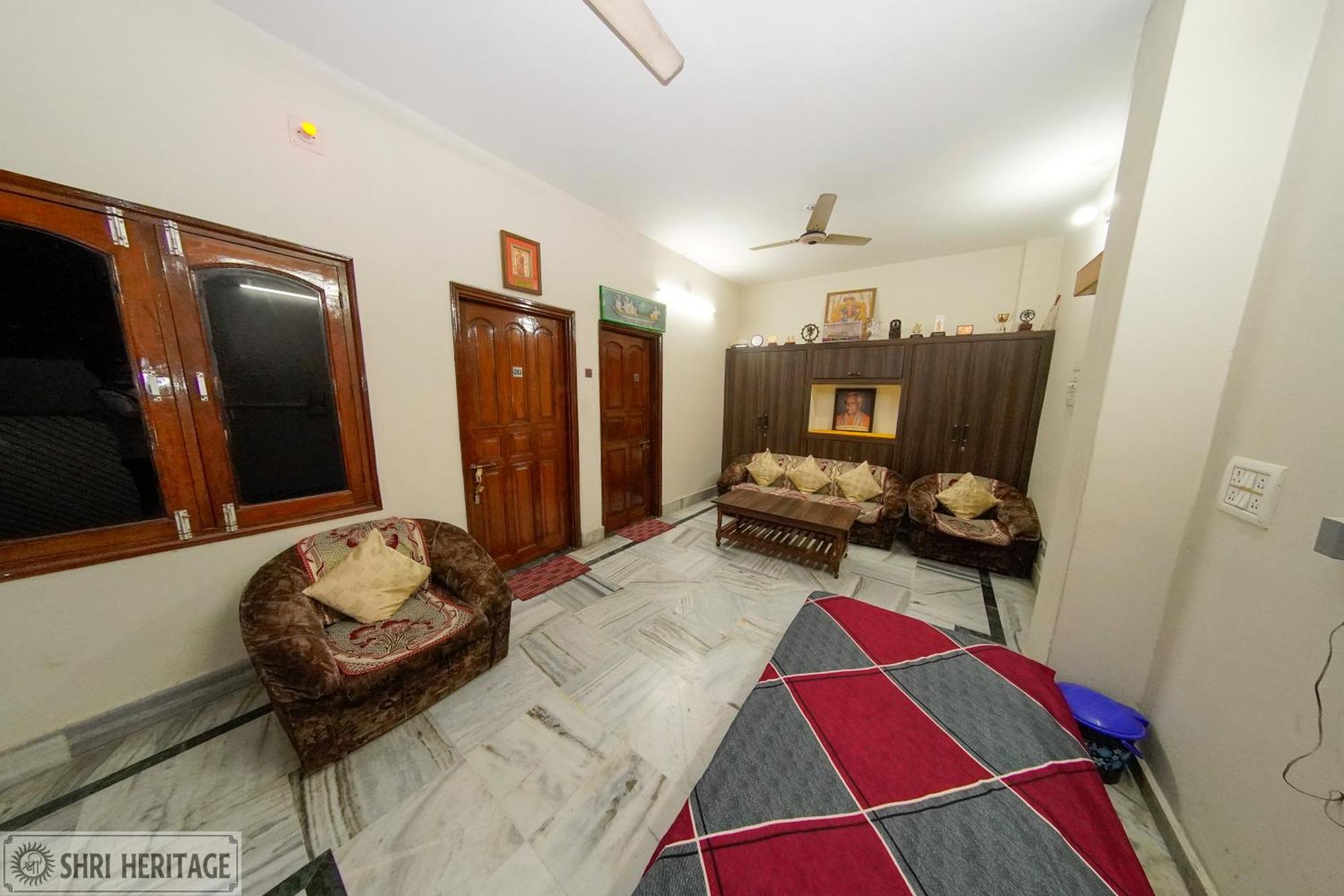 Shri Heritage - Entire Cozy Floor II At Assi, Varanasi *