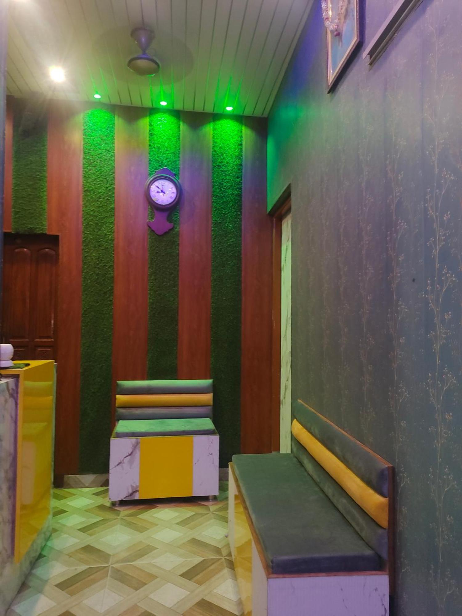 Banarasiya Close To Banaras Railway Station * Varanasi