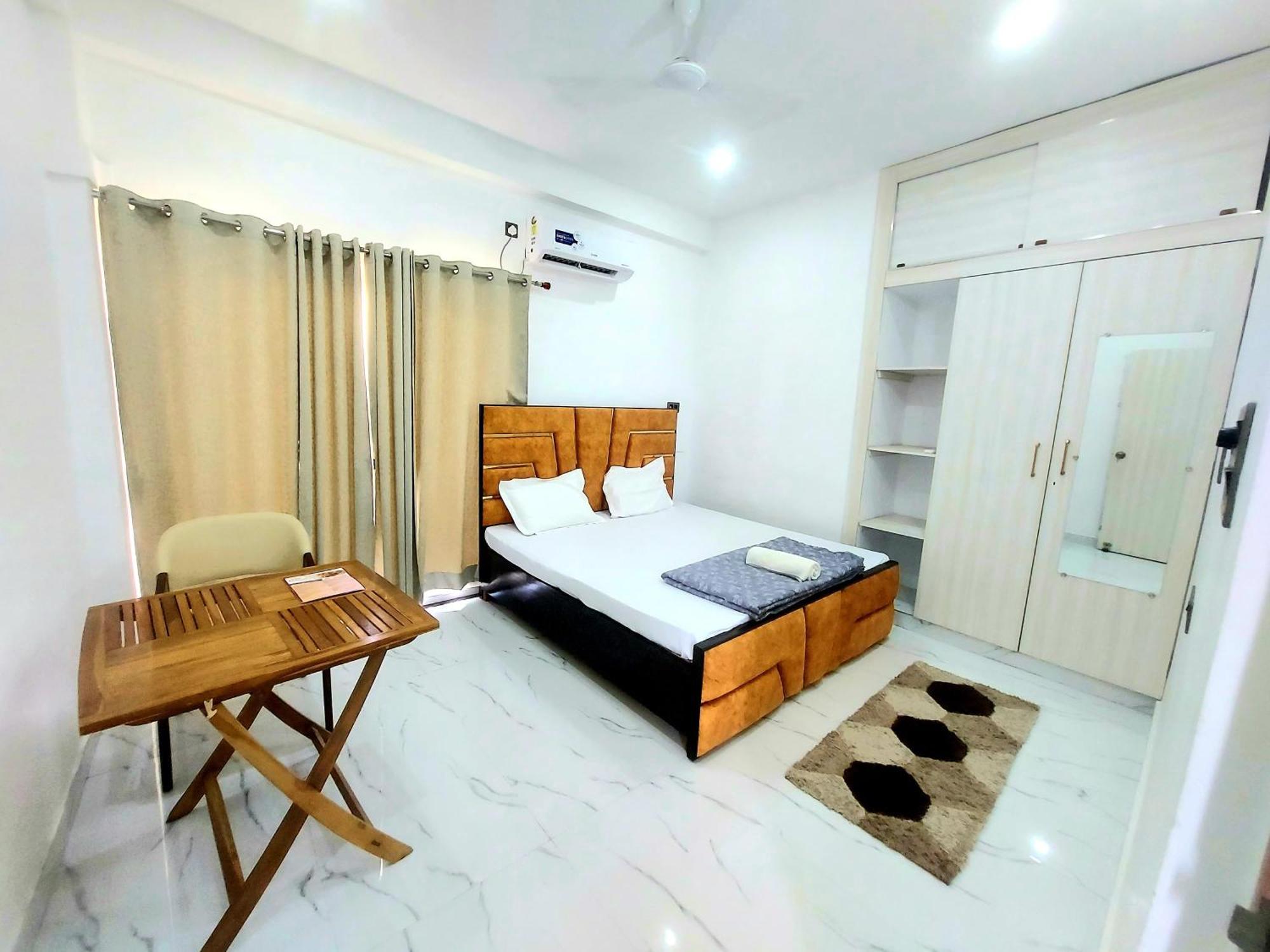 1 Bhk Flat At Kanti With Free Breakfast Near Assi Ghat And Temples -201 Apartment *
