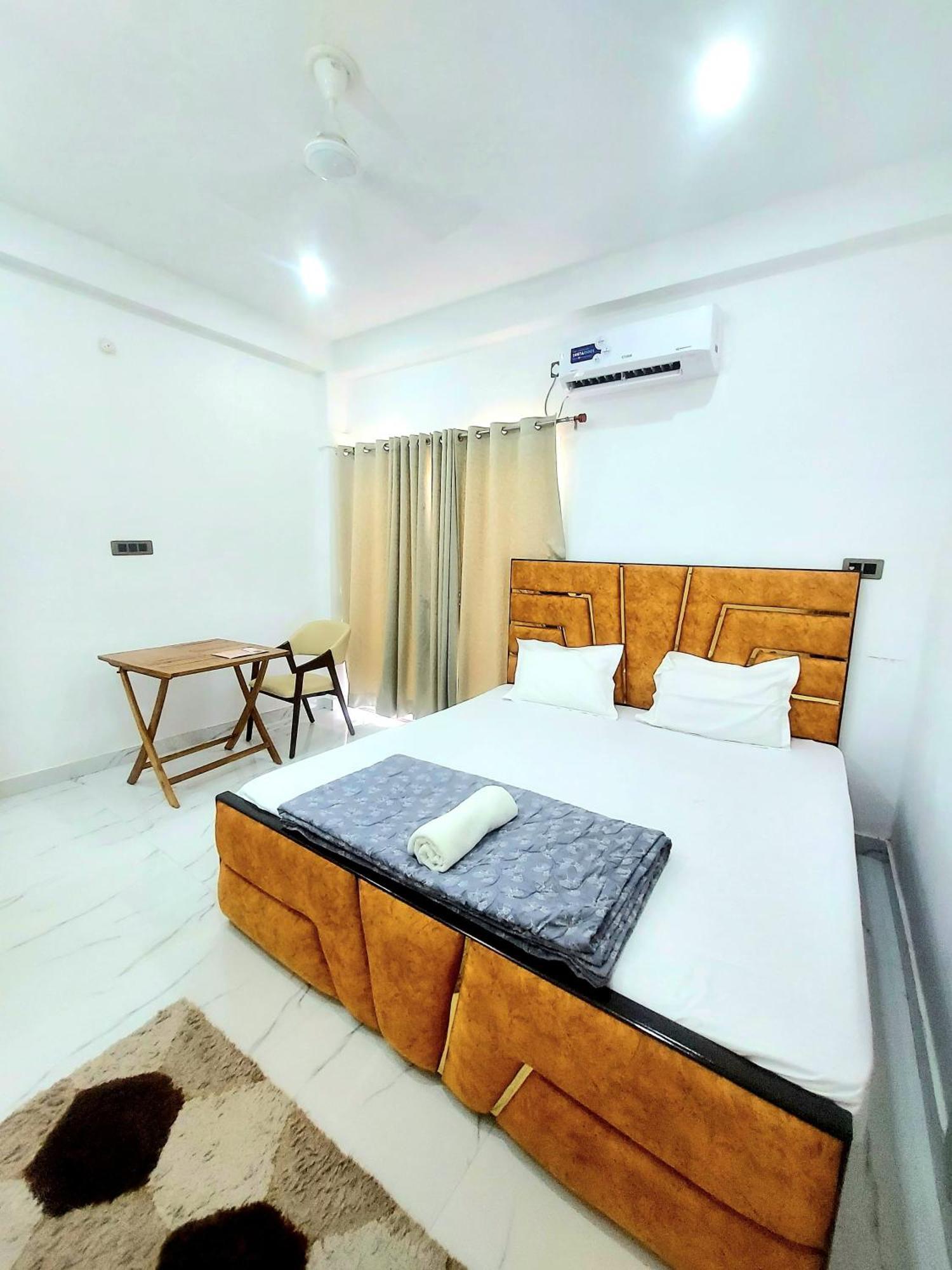 Apartment 1 Bhk Flat At Kanti With Free Breakfast Near Assi Ghat And Temples -201