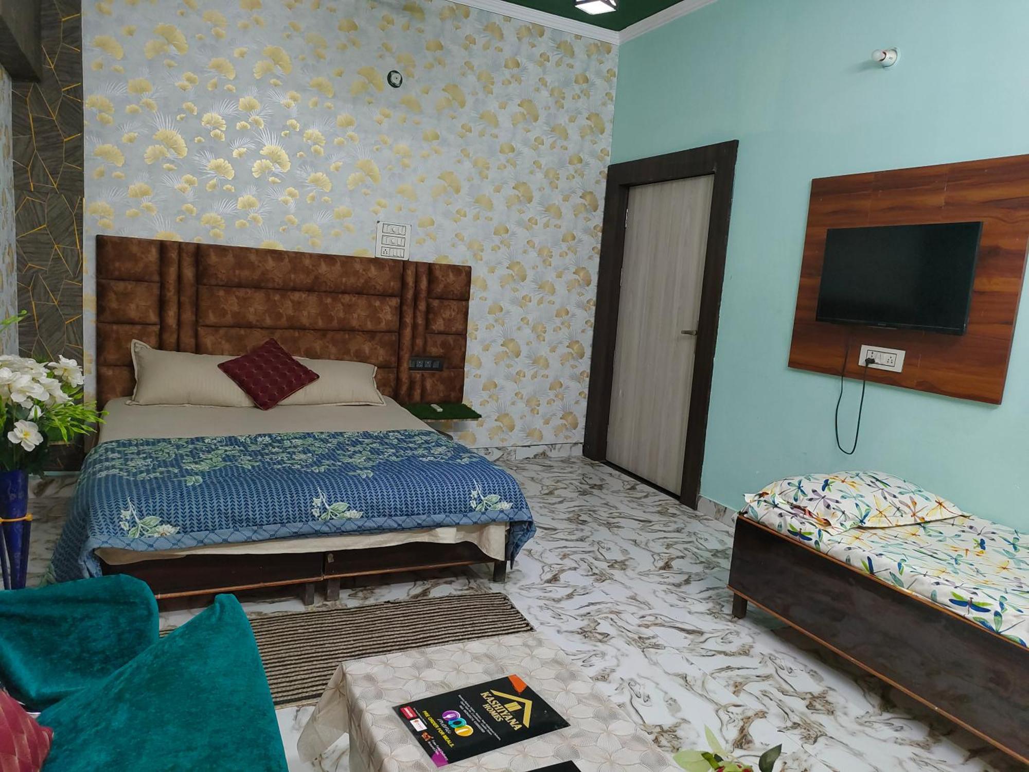 Banarasiya Close To Banaras Railway Station Varanasi