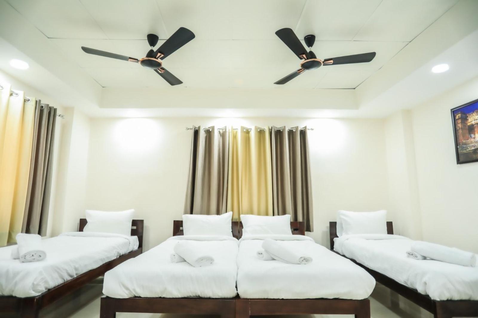 Pretty Garden View 3bhk Furnished Flat Near Kashi Vishwanath Temple Varanasi