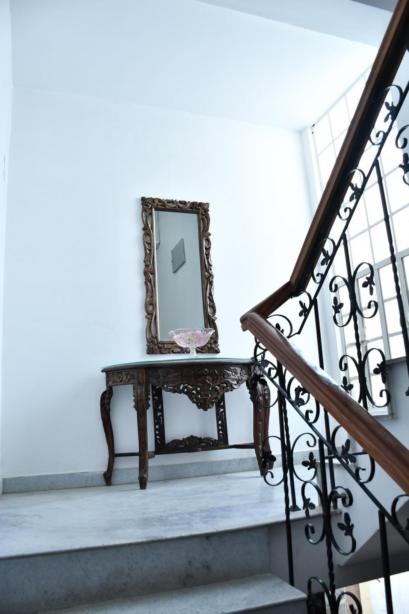 Nawab Ki Deohri - 1 Km Kashi Vishwanath Temple Homestay *