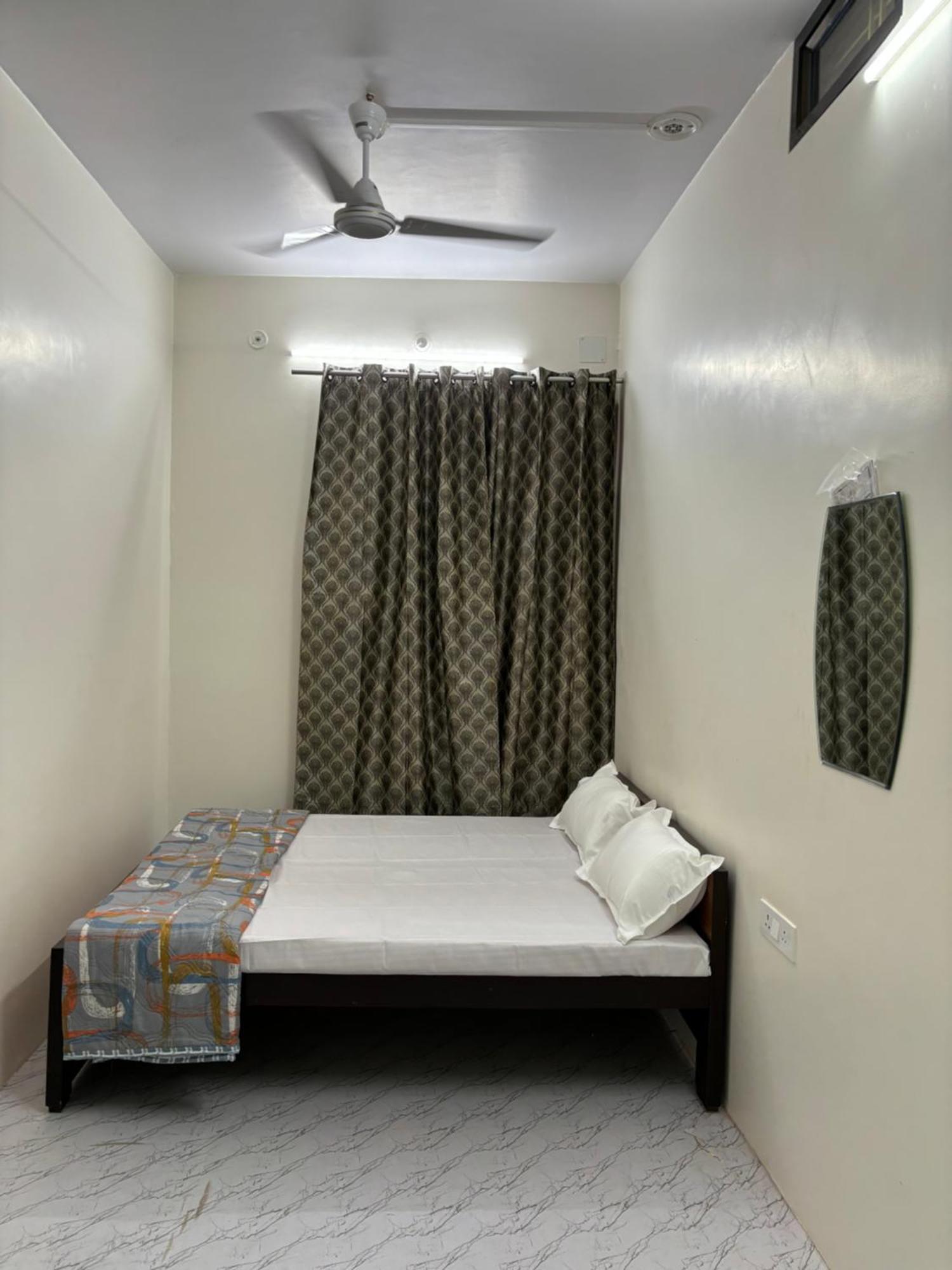 Pipewalas House * Varanasi