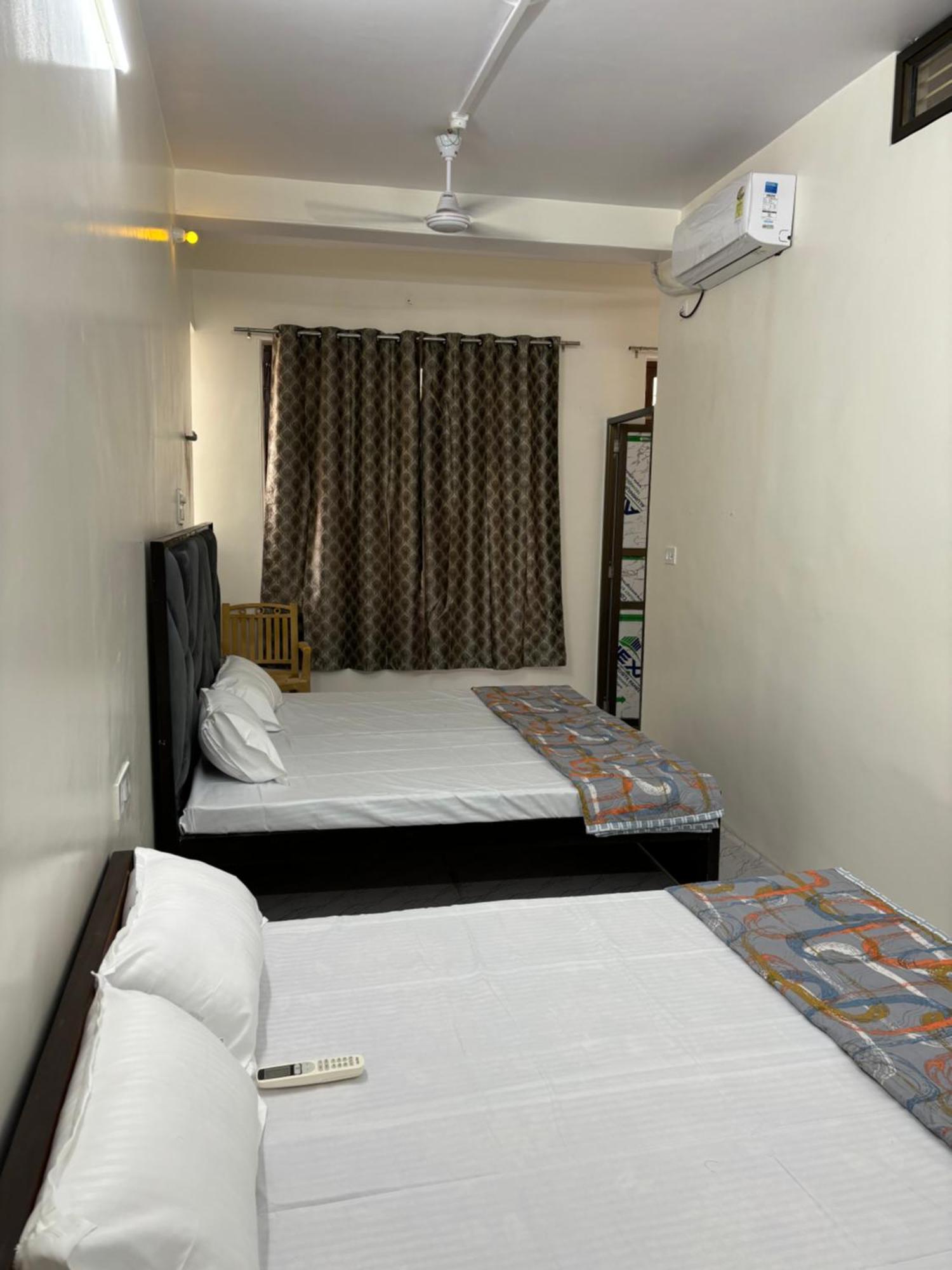 Homestay Pipewalas House *
