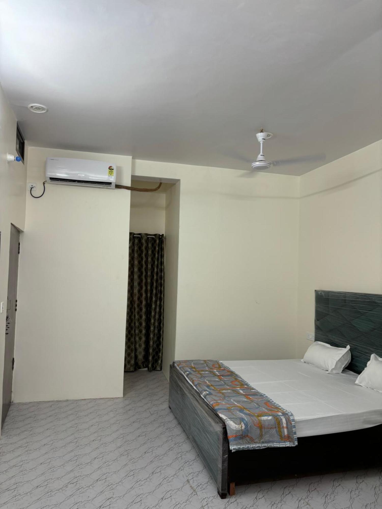 Pipewalas House Varanasi
