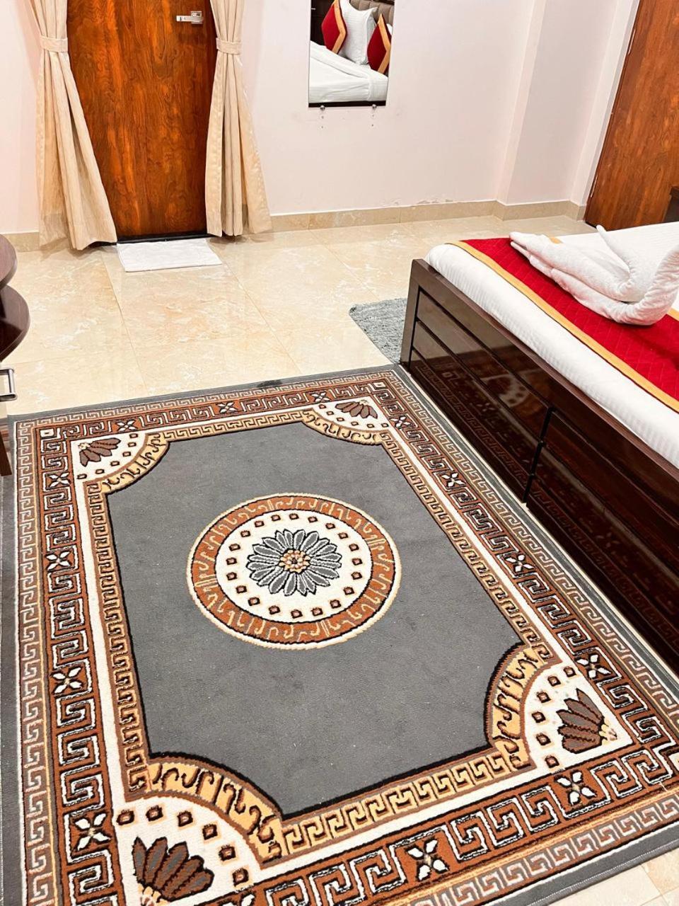 Hotel Shri Ram Paying Varanasi