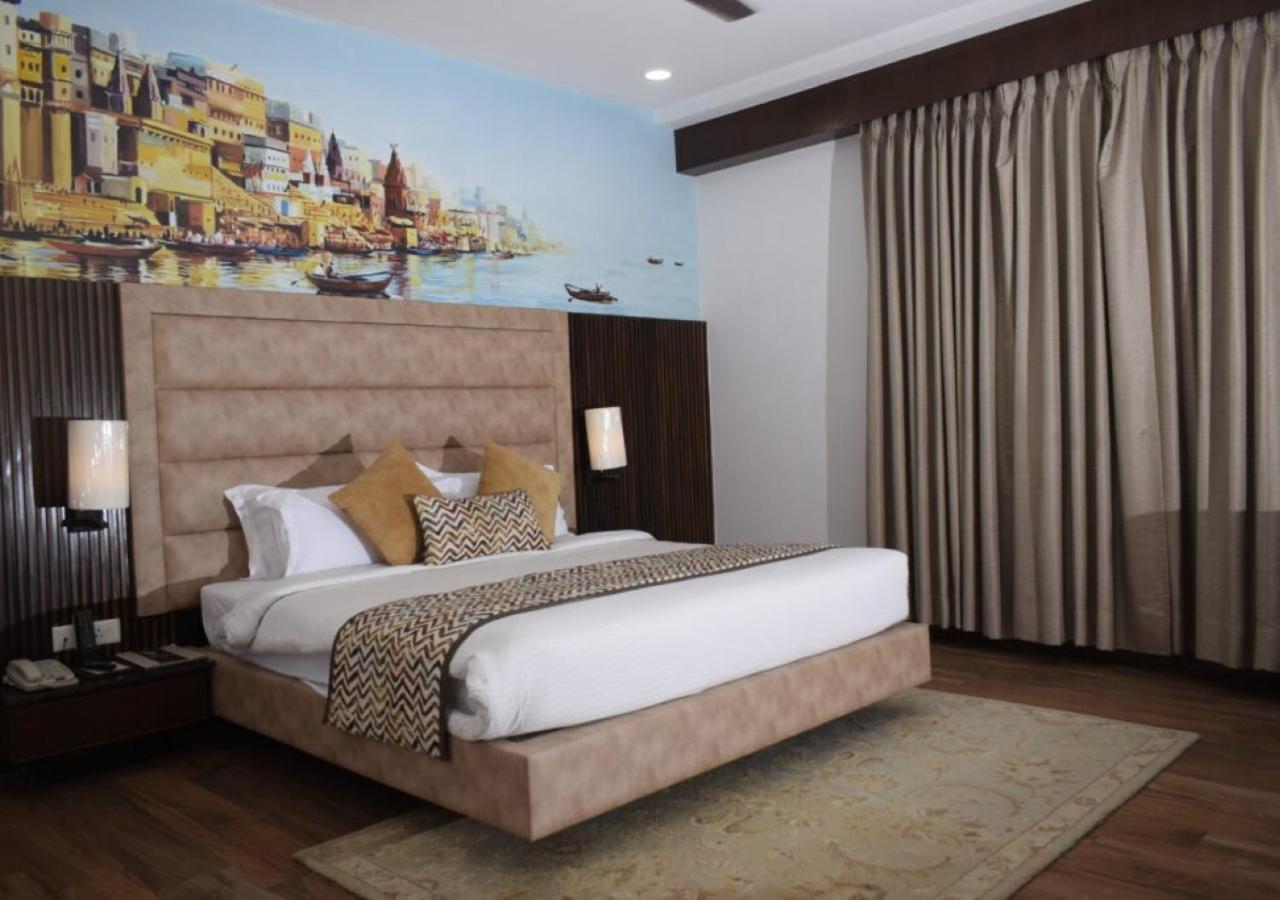 Hotel Surabhi International 3*
