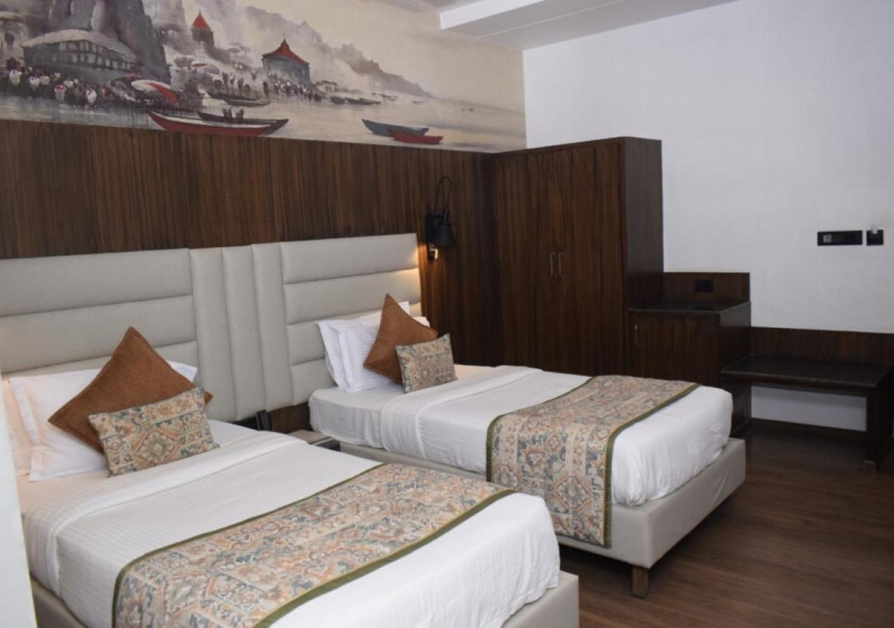 Surabhi International Hotel 3*