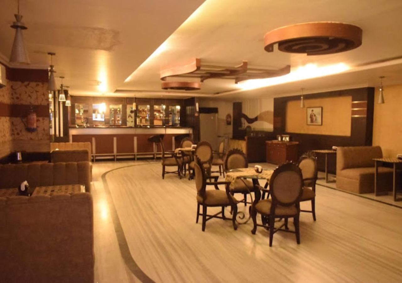 Hotel Surabhi International 3*