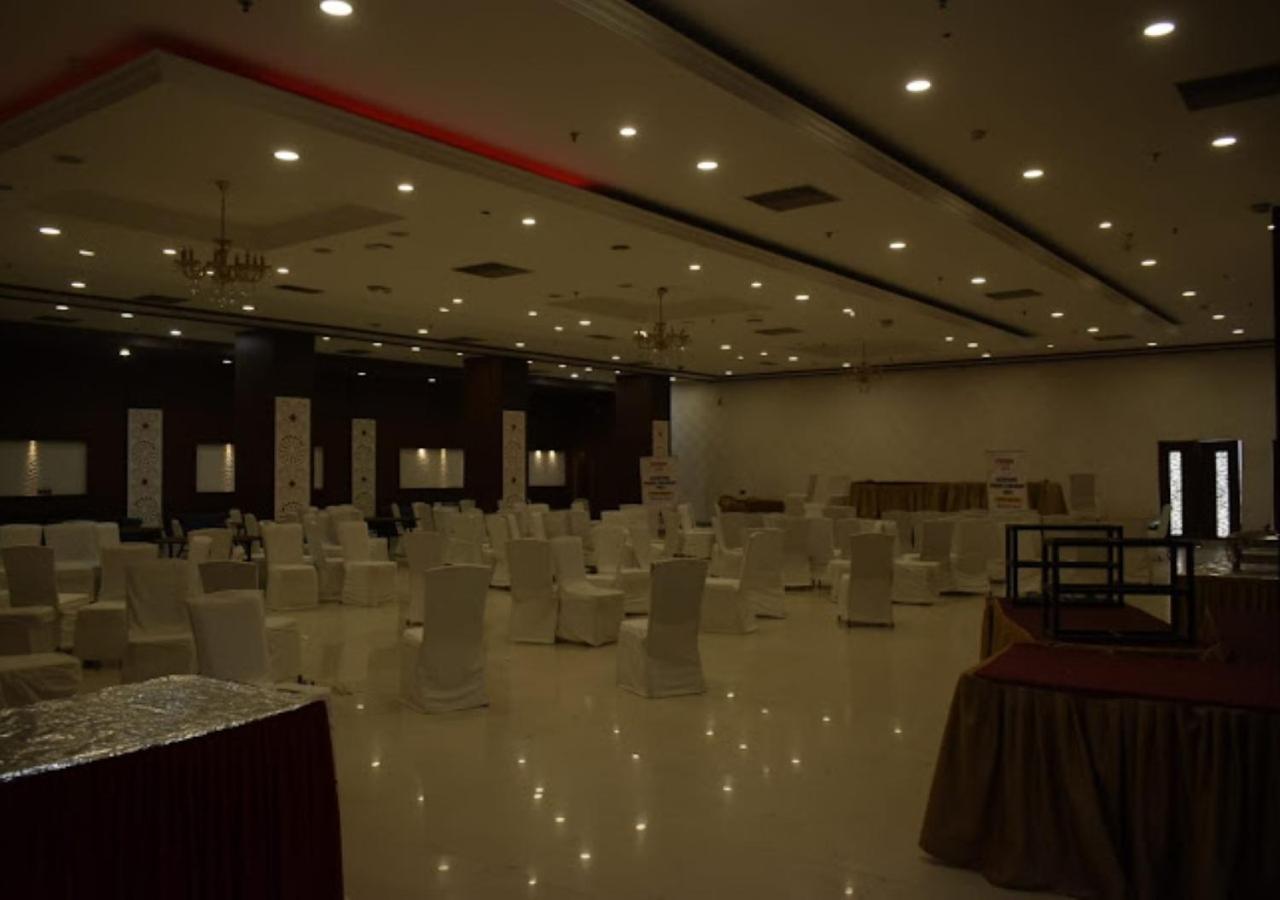 Surabhi International 3* Varanasi