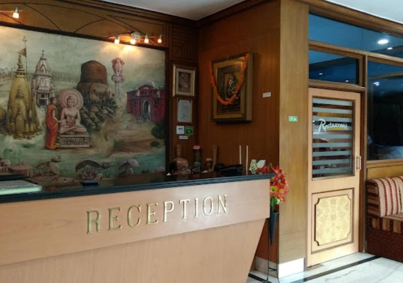 Hotel Surabhi International 3*