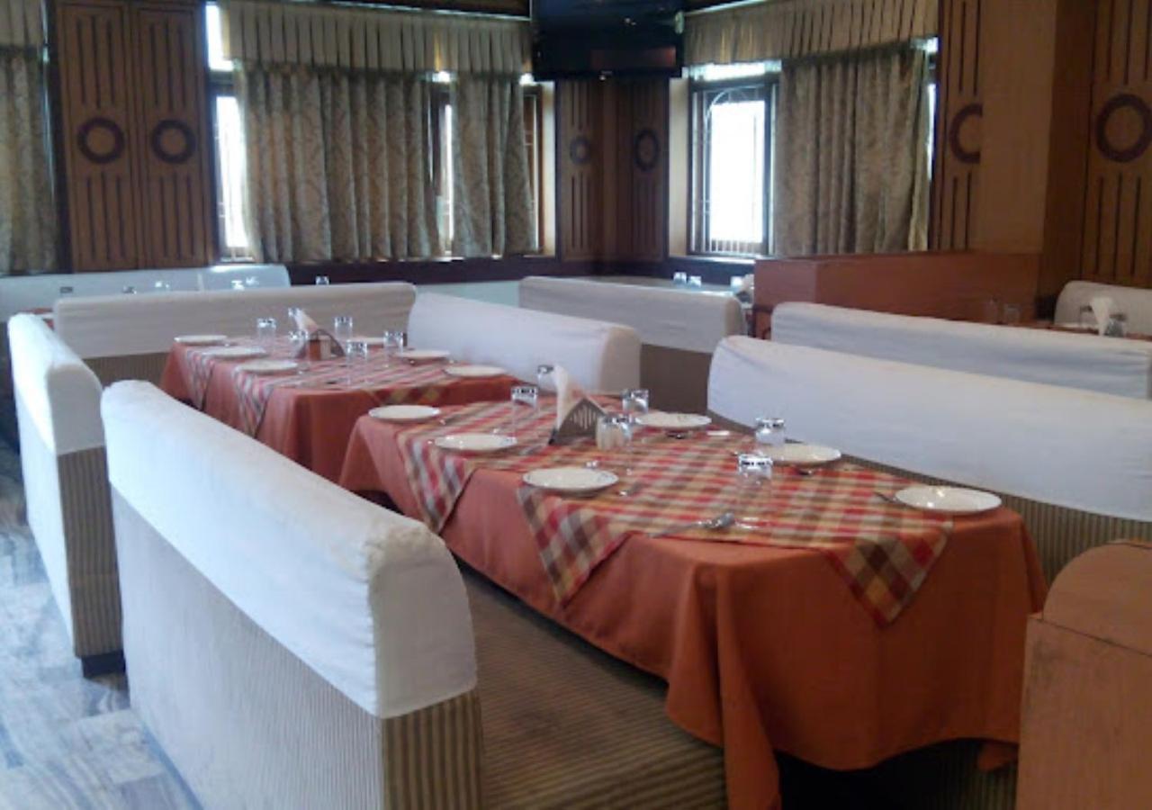 Hotel Surabhi International 3*