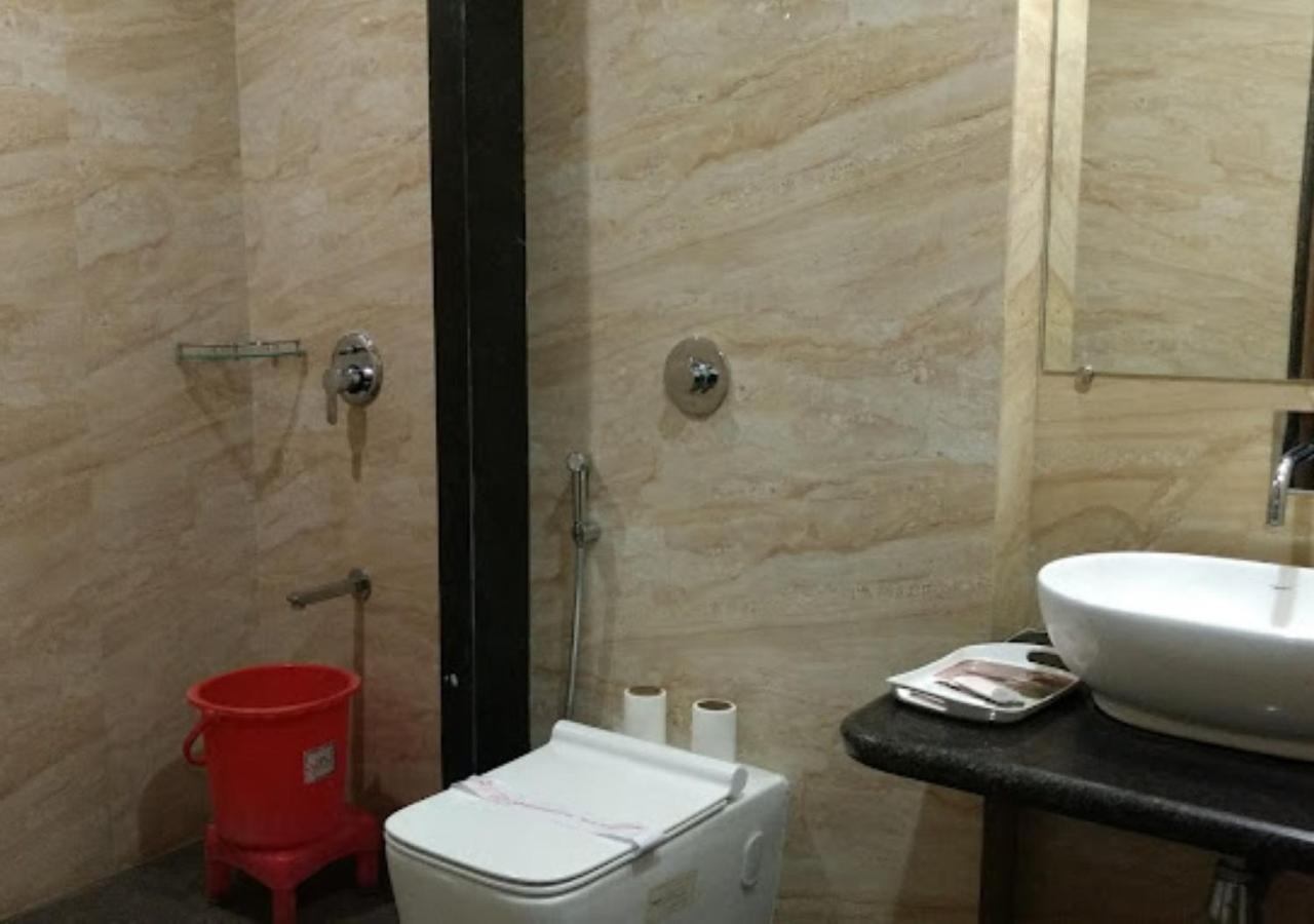 Hotel Surabhi International 3*