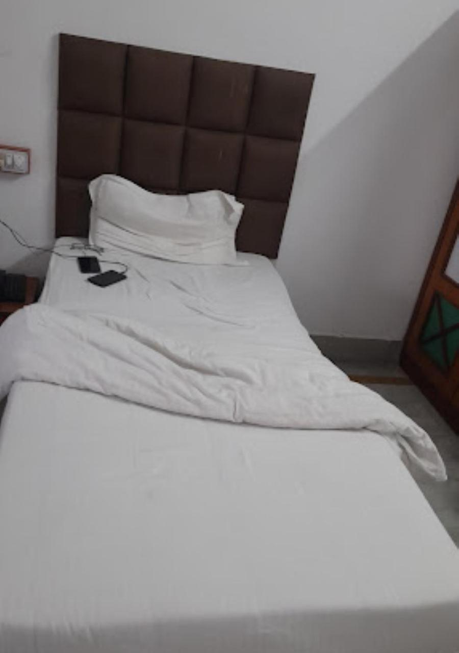 Hotel Surabhi International 3*