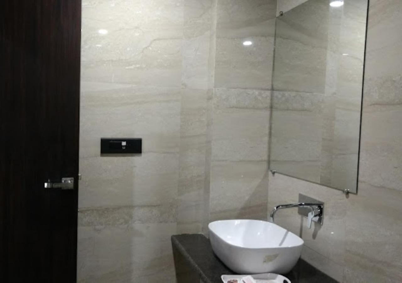 Hotel Surabhi International 3*