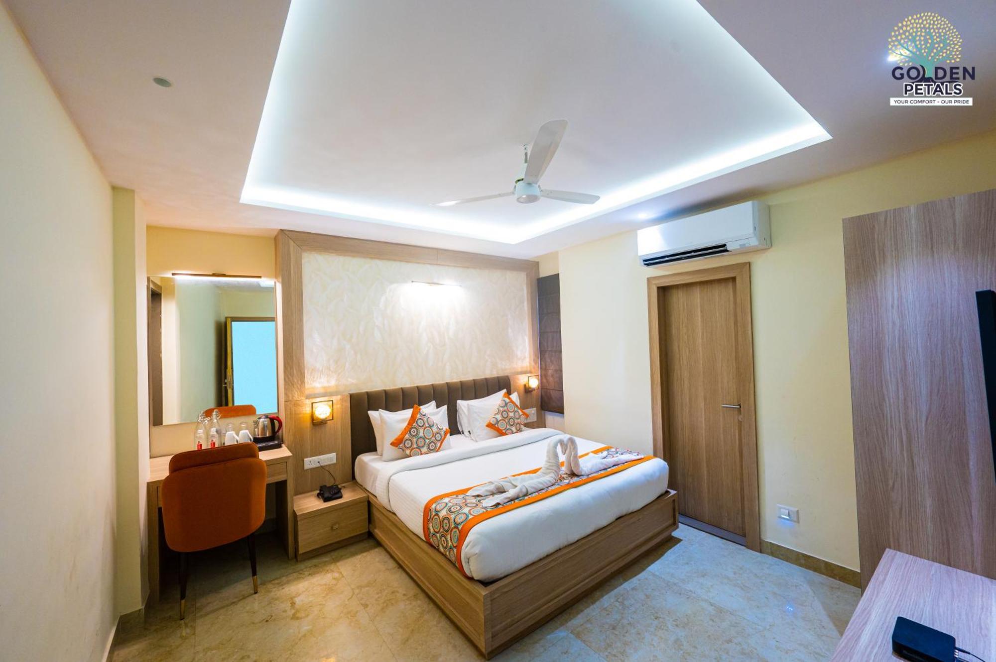 Golden Petals Hotel 3*
