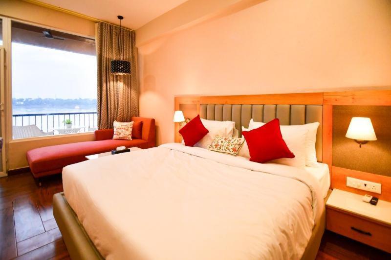 Hotel Aviral Ganga A Unit Of Amritaam Wellness