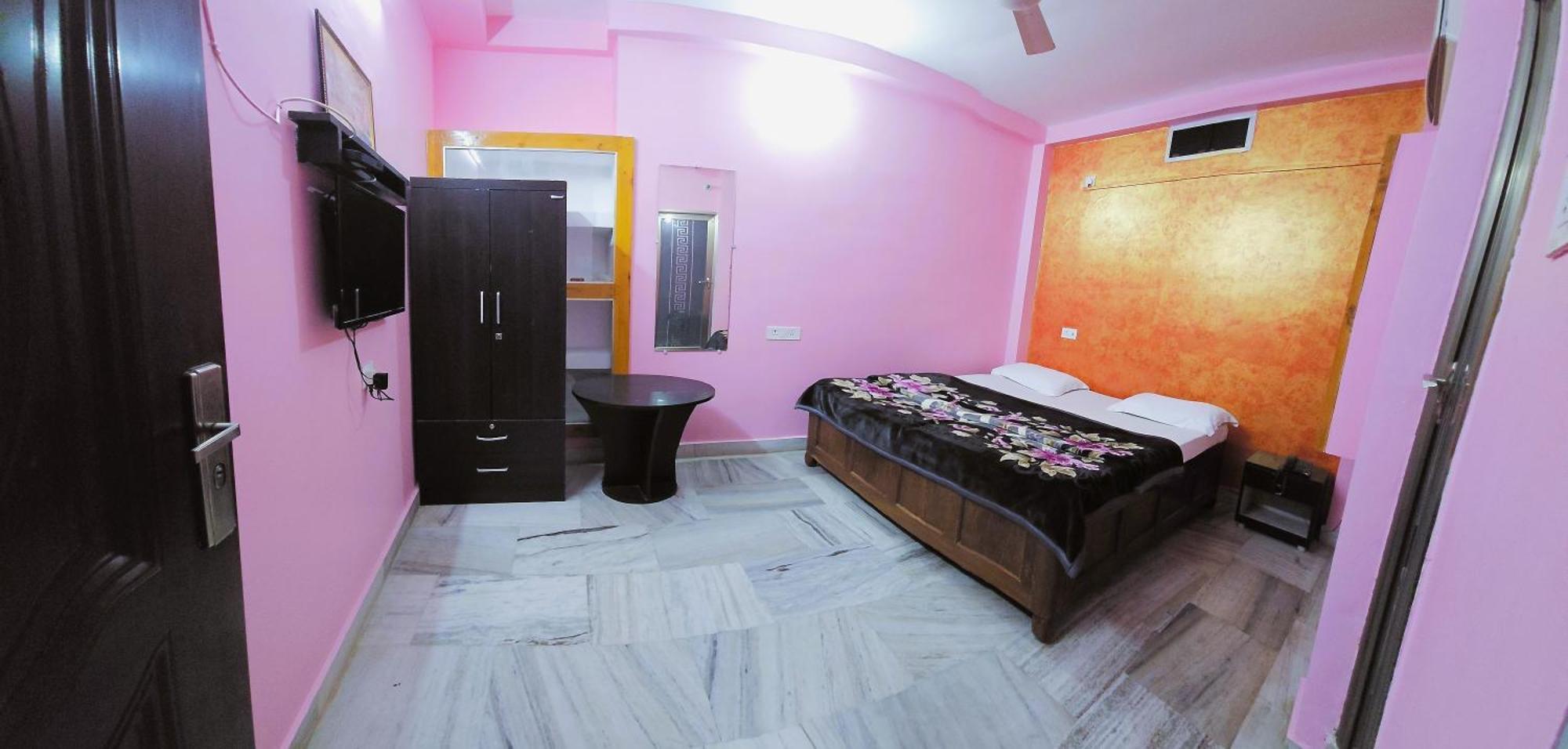 Banjara House Hostel *