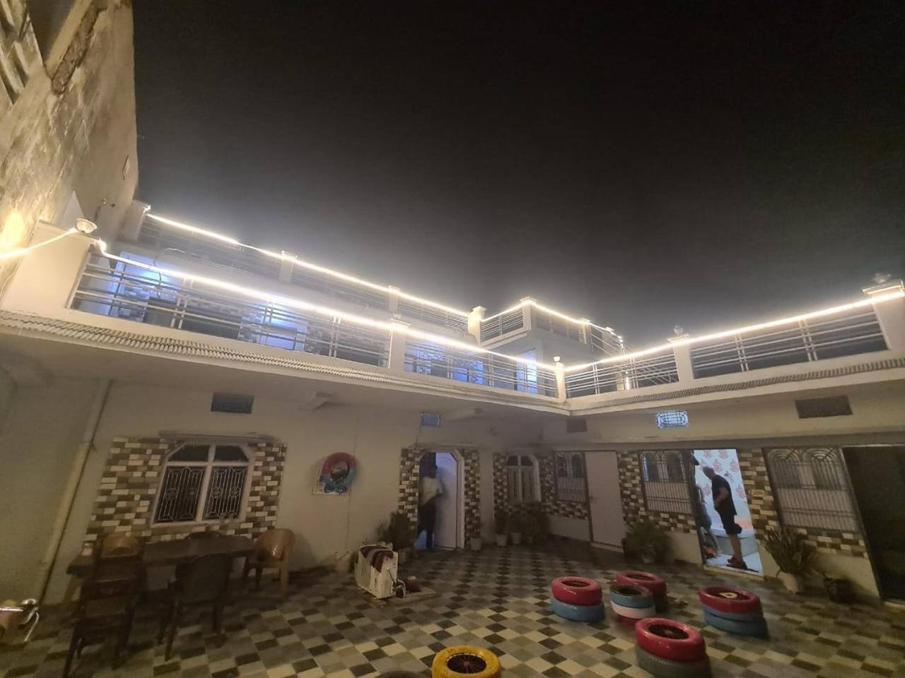 Hostel Mohit Paying *