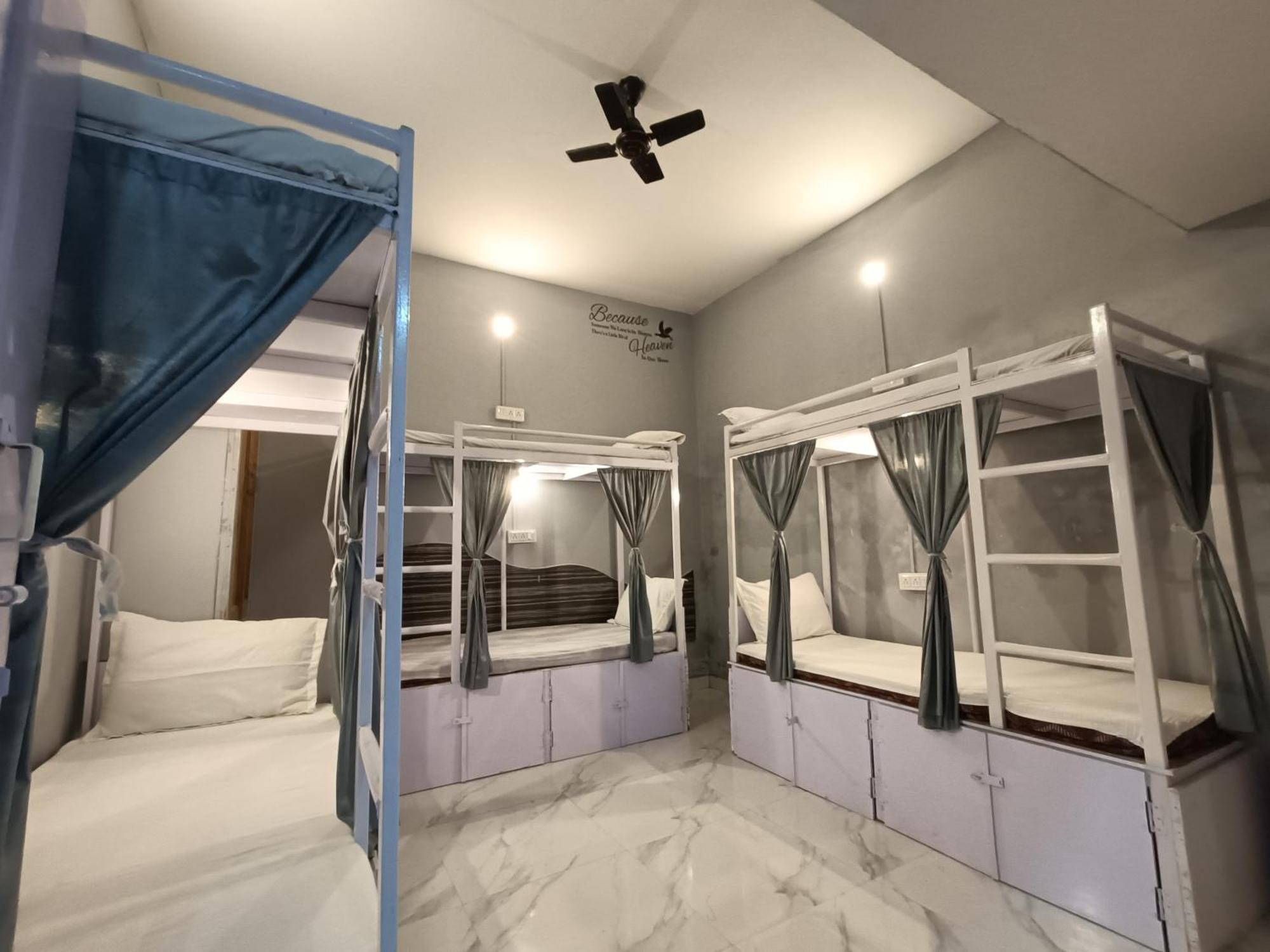 Mohit Paying Hostel Varanasi