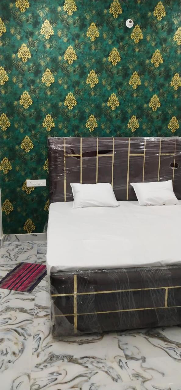 Gayatri Grand Paying Varanasi