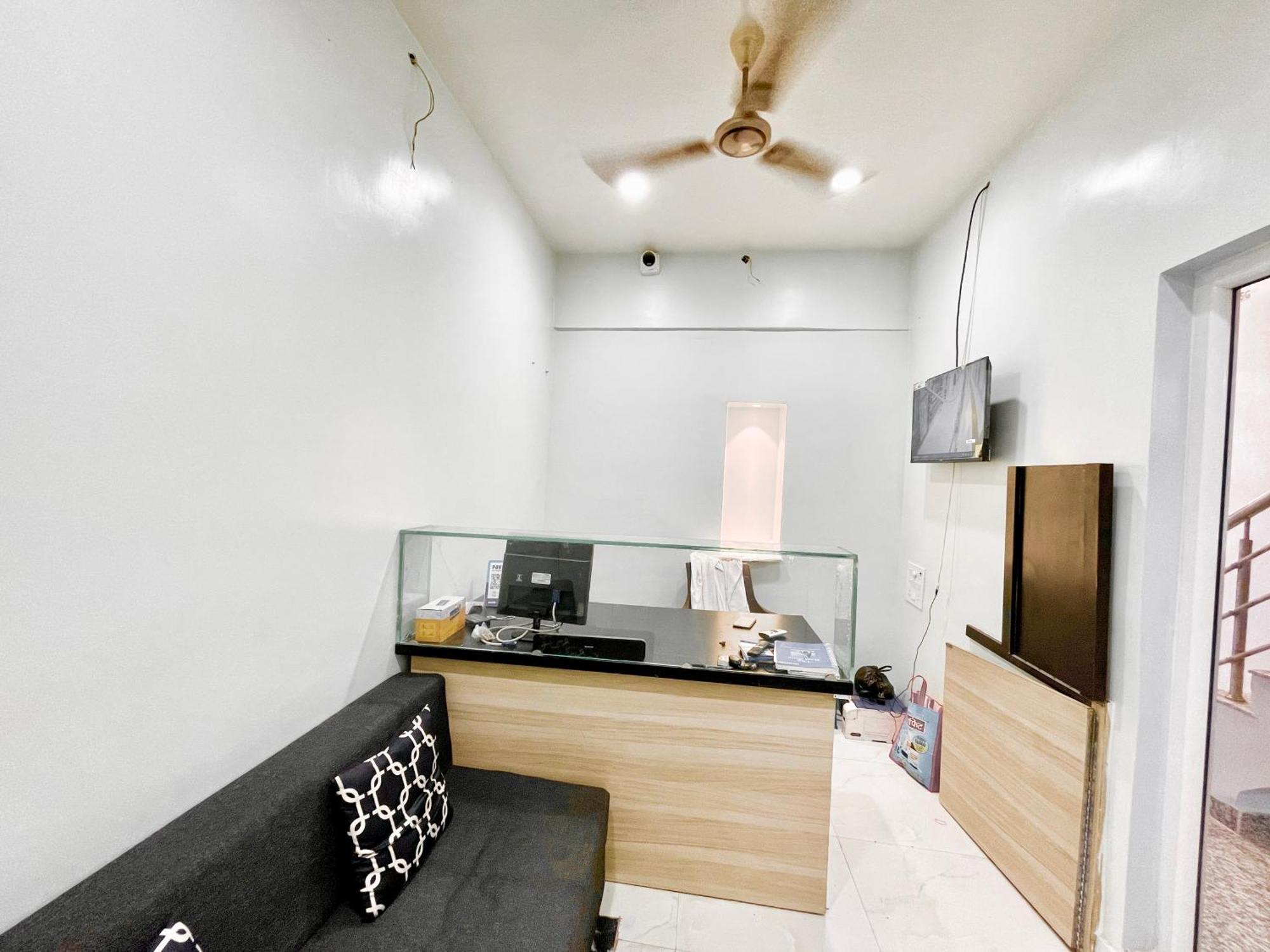 Hotel The Banaras Stay, ! Fully-air-conditioned With Wifi Availability, Near Kashi Vishwanath Temple And Ganga Ghat 4*