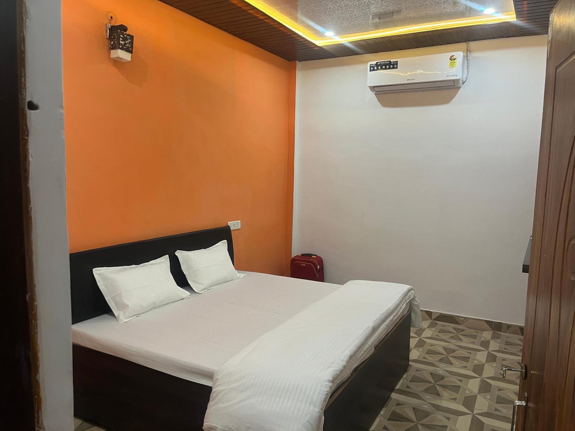 Hotel Saanvi Residency 2*