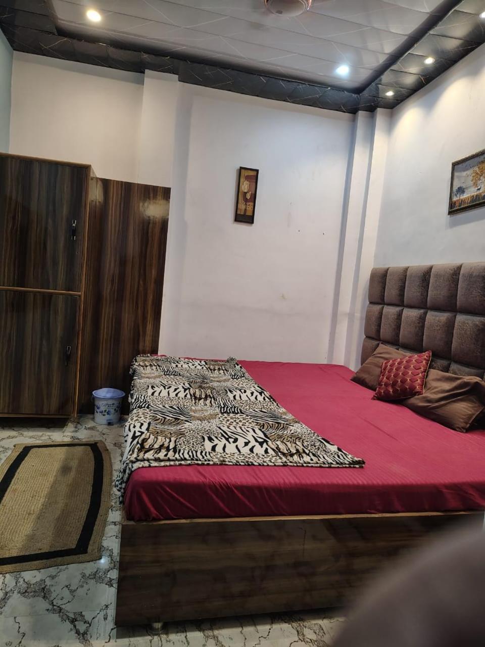 Banarasiya Close To Banaras Railway Station