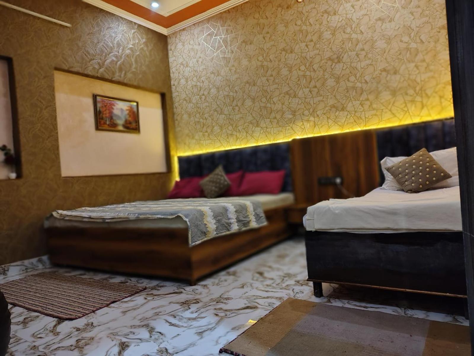 Banarasiya Close To Banaras Railway Station *