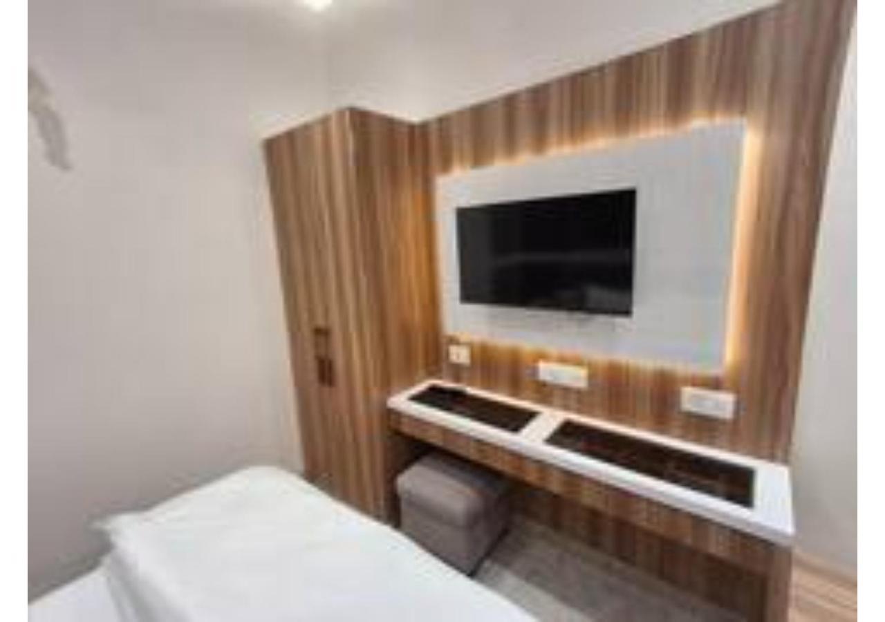 Raghav - Essence Of Kashi Hotel
