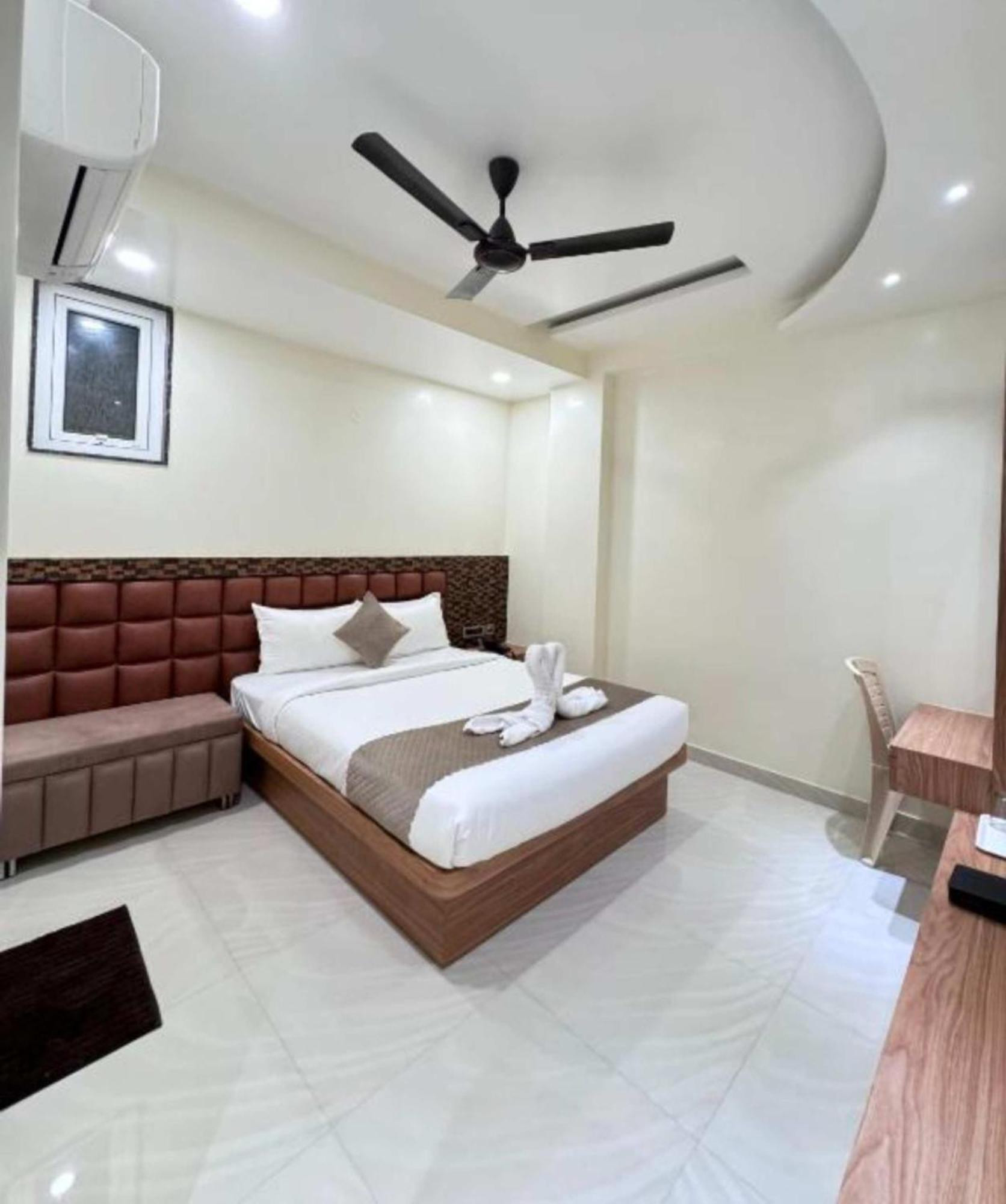 Homestay M R Swastik Near Beniya Park - Excellent With Family, Parking Facilities Varanasi