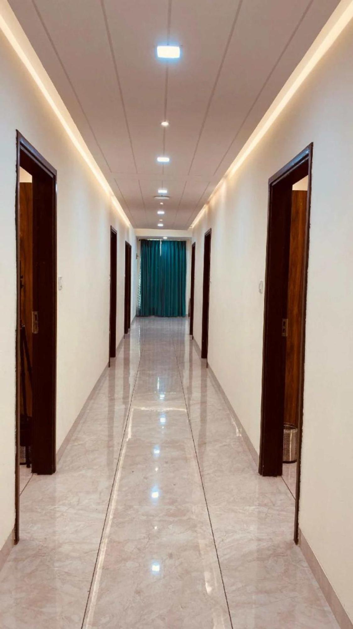 Hr Near Kashi Vishwanath Temple - Perfect Location And Comfortable *