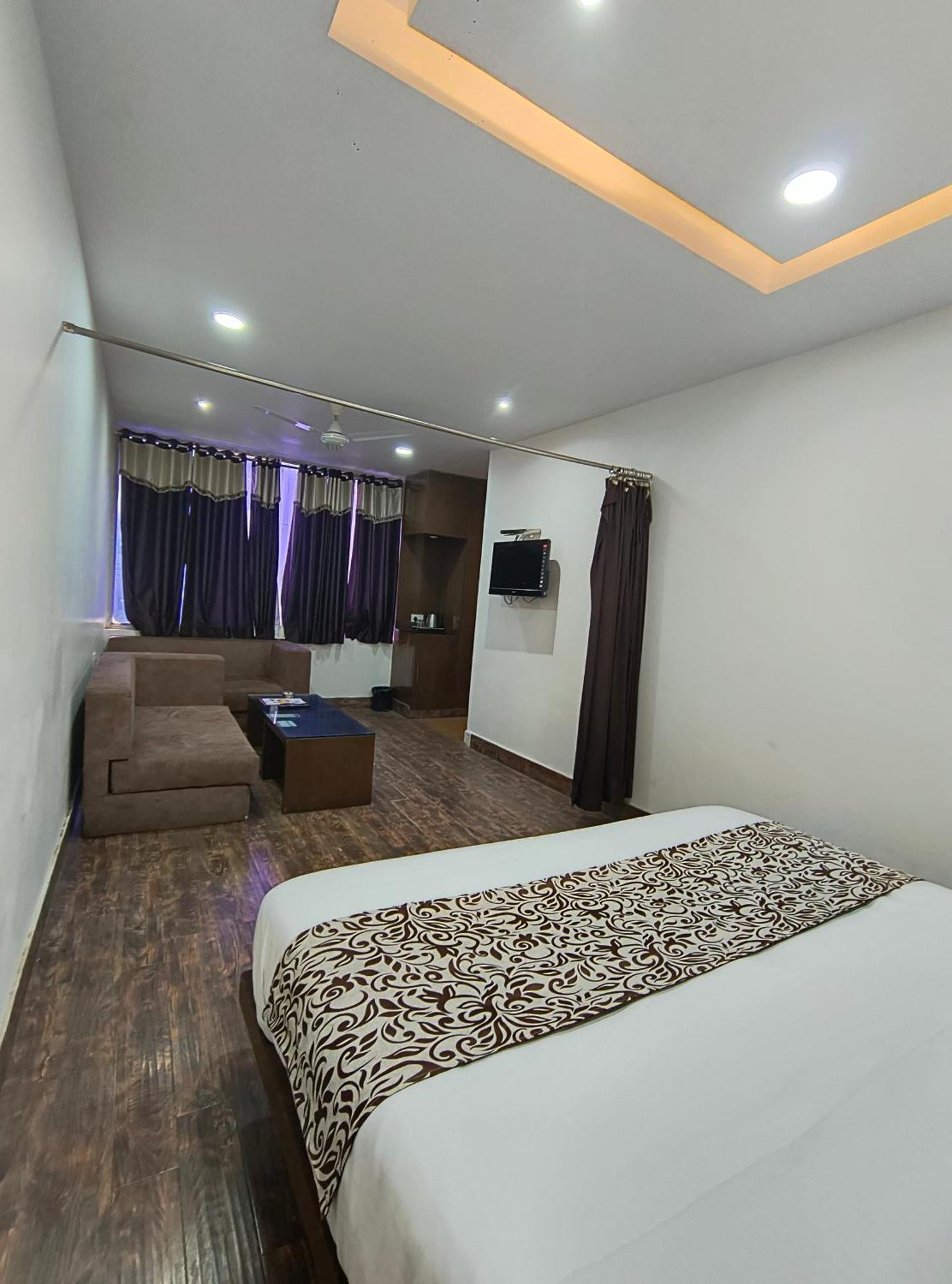 Palace - Near Kashi Vishwanath Temple With Parking Hotel 4*