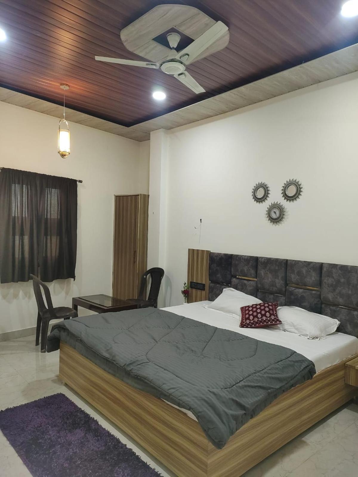 Banarasiya Close To Banaras Railway Station * Varanasi
