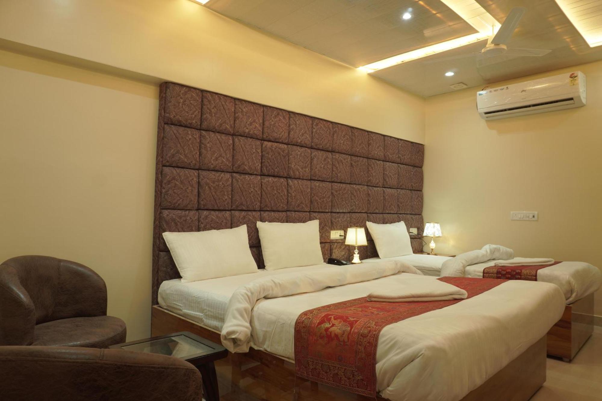 Classy5 Guest house Varanasi