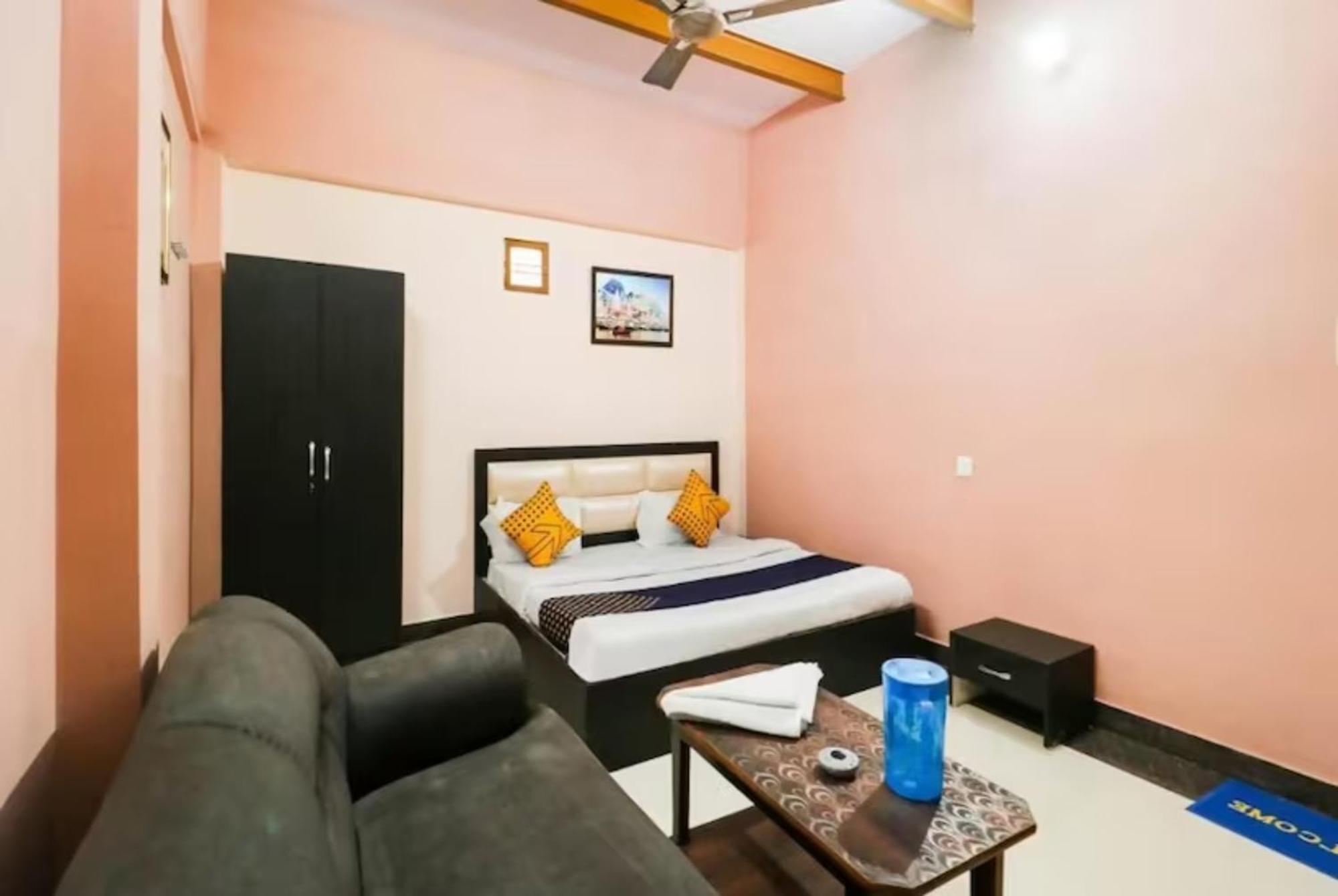 Hr Near Kashi Vishwanath Temple - Perfect Location And Comfortable Homestay *