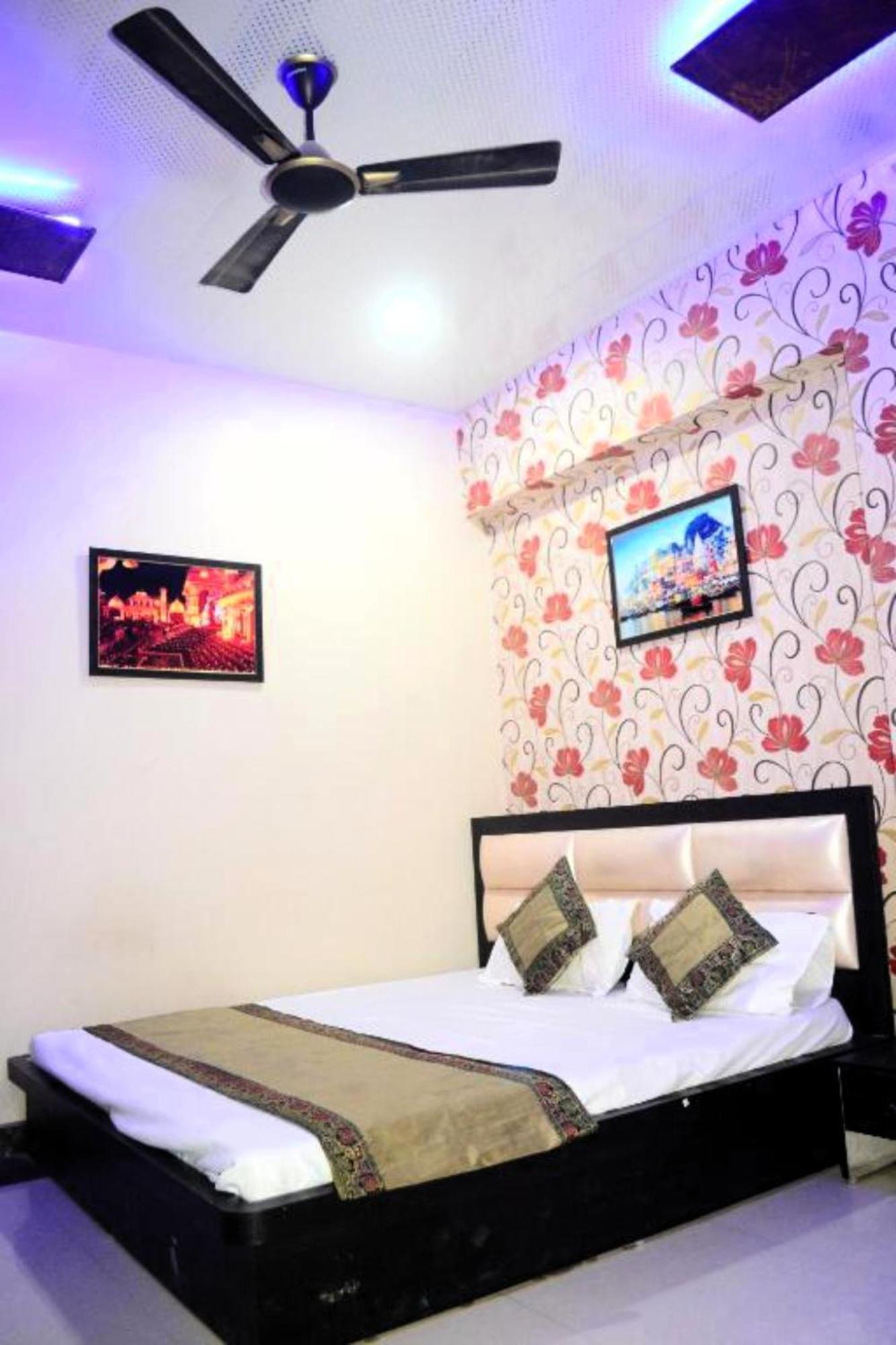 Homestay Hr Near Kashi Vishwanath Temple - Perfect Location And Comfortable *