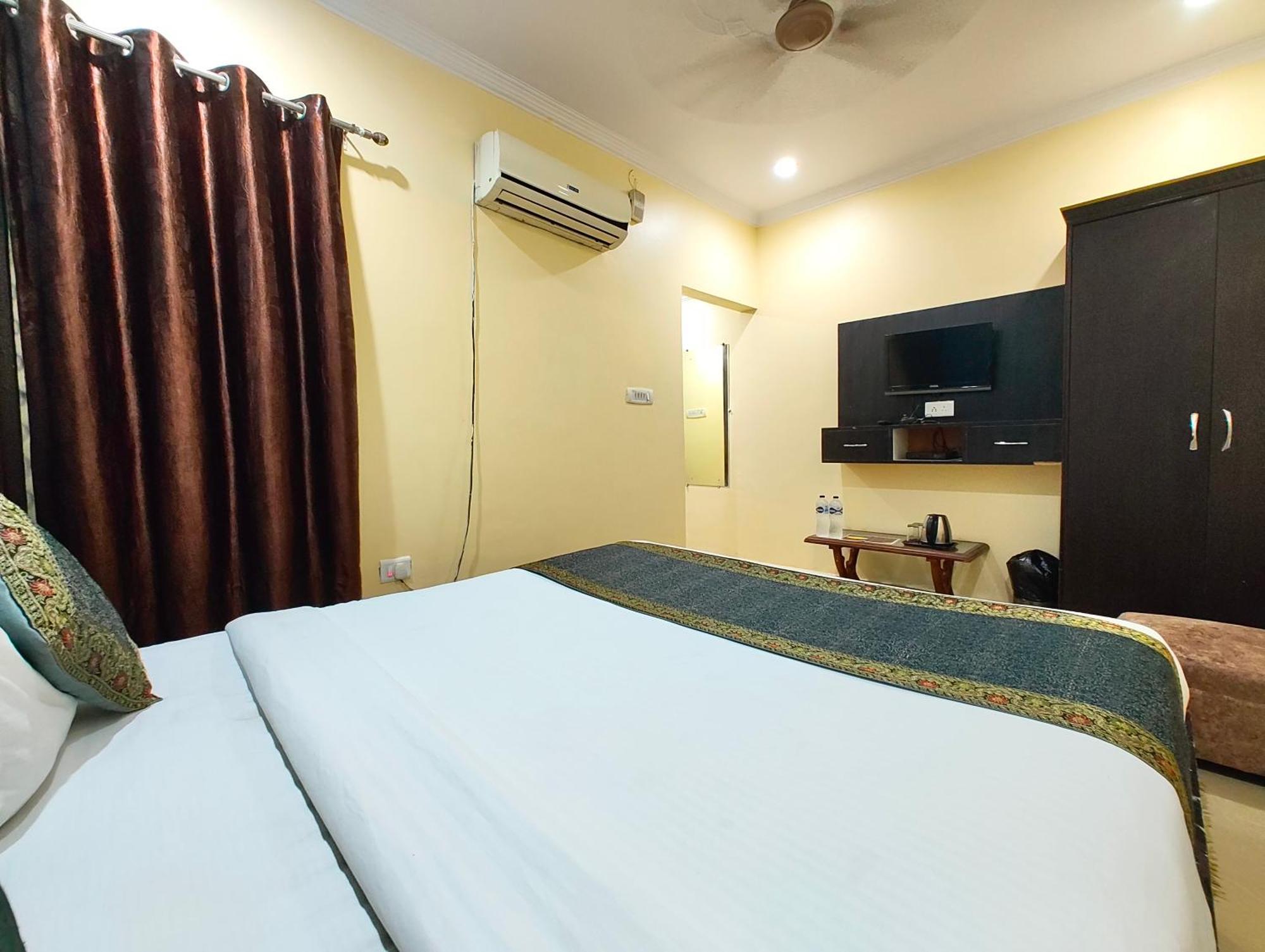 Ashoka Grand Kashi Vidyapith ! - Near Railway Station, With Wifi-restaurant-and-parking-facilities-prime-location-best Selling In Homestay *