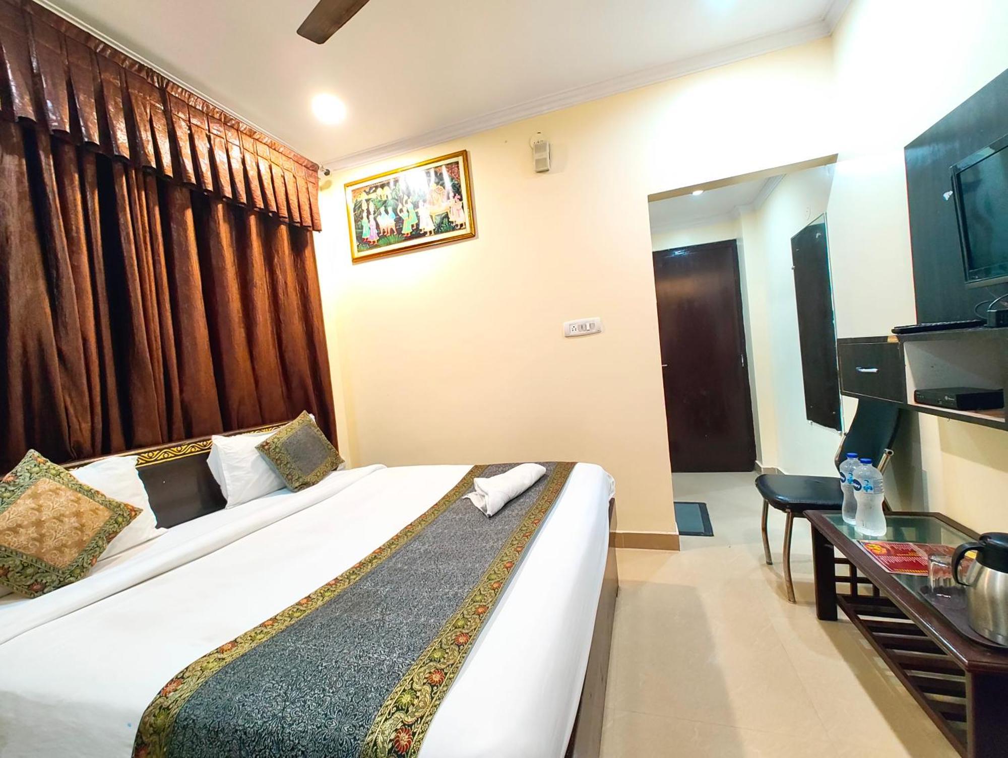Ashoka Grand Kashi Vidyapith ! - Near Railway Station, With Wifi-restaurant-and-parking-facilities-prime-location-best Selling In Homestay *