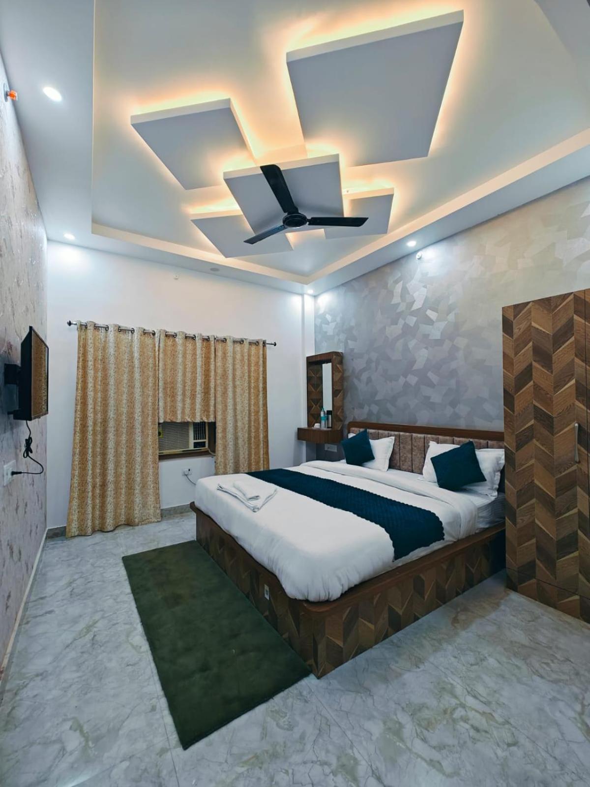 Hotel The Pushpraj 4*